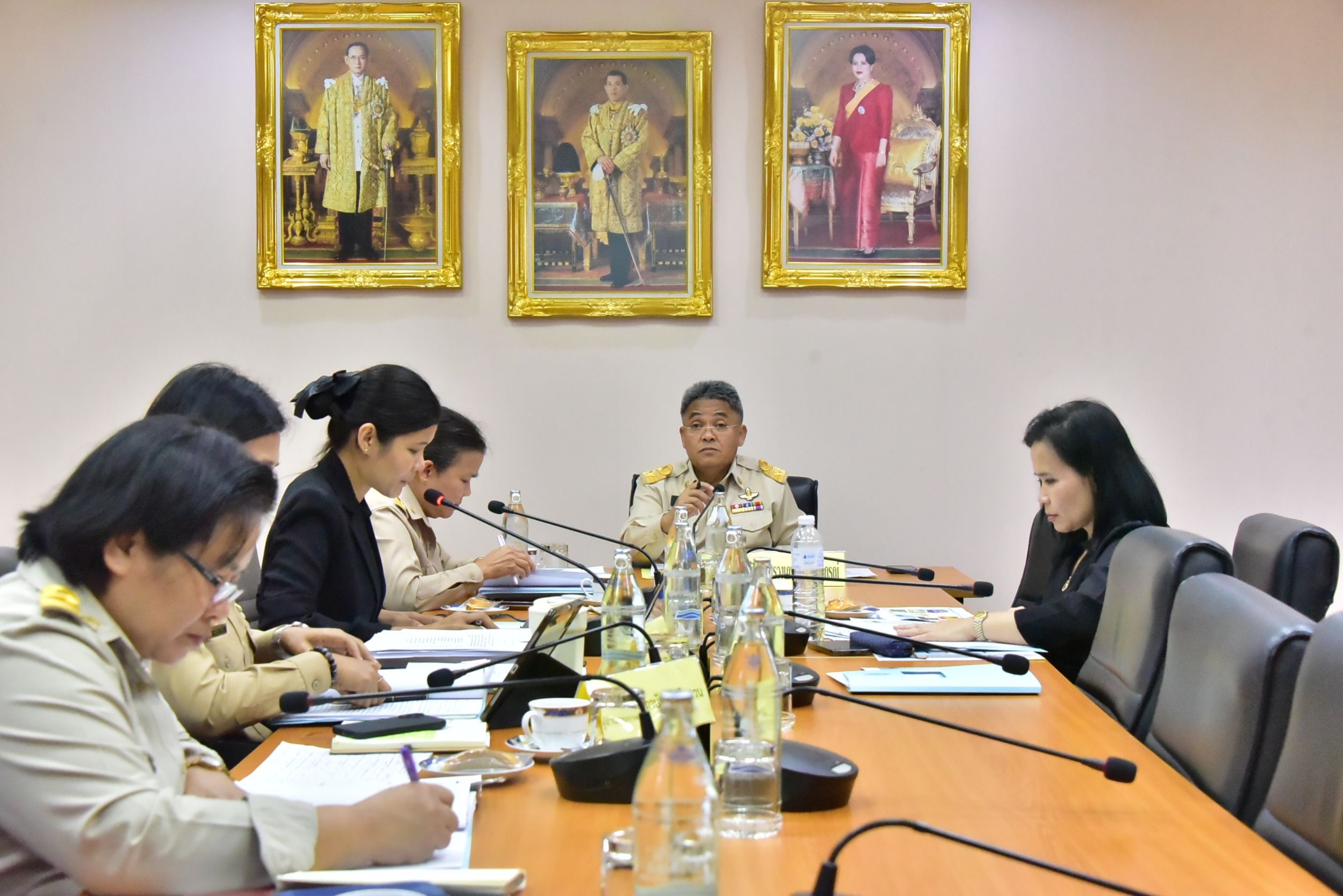 รองปลัดฯ อภัย เป็นประธานการประชุมคณะอนุกรรมการพืชสวน ครั้งที่ 5/2568 รับทราบสถานการณ์การผลิตกาแฟ ปี 2569 (ปีการผลิต 2568/2569) เนื้อที่ให้ผลรวมทั้งประเทศ 183,842 ไร่ กาแฟพันธุ์อะราบิกา 118,494 ไร่ เพิ่มขึ้นจากปีที่ผ่านมา ร้อยละ 1.57 กาแฟพันธุ์โรบัสตา 65,348 ไร่ ลดลงจากปีที่ผ่านมา ร้อยละ 6.92 3 S 494379060 1