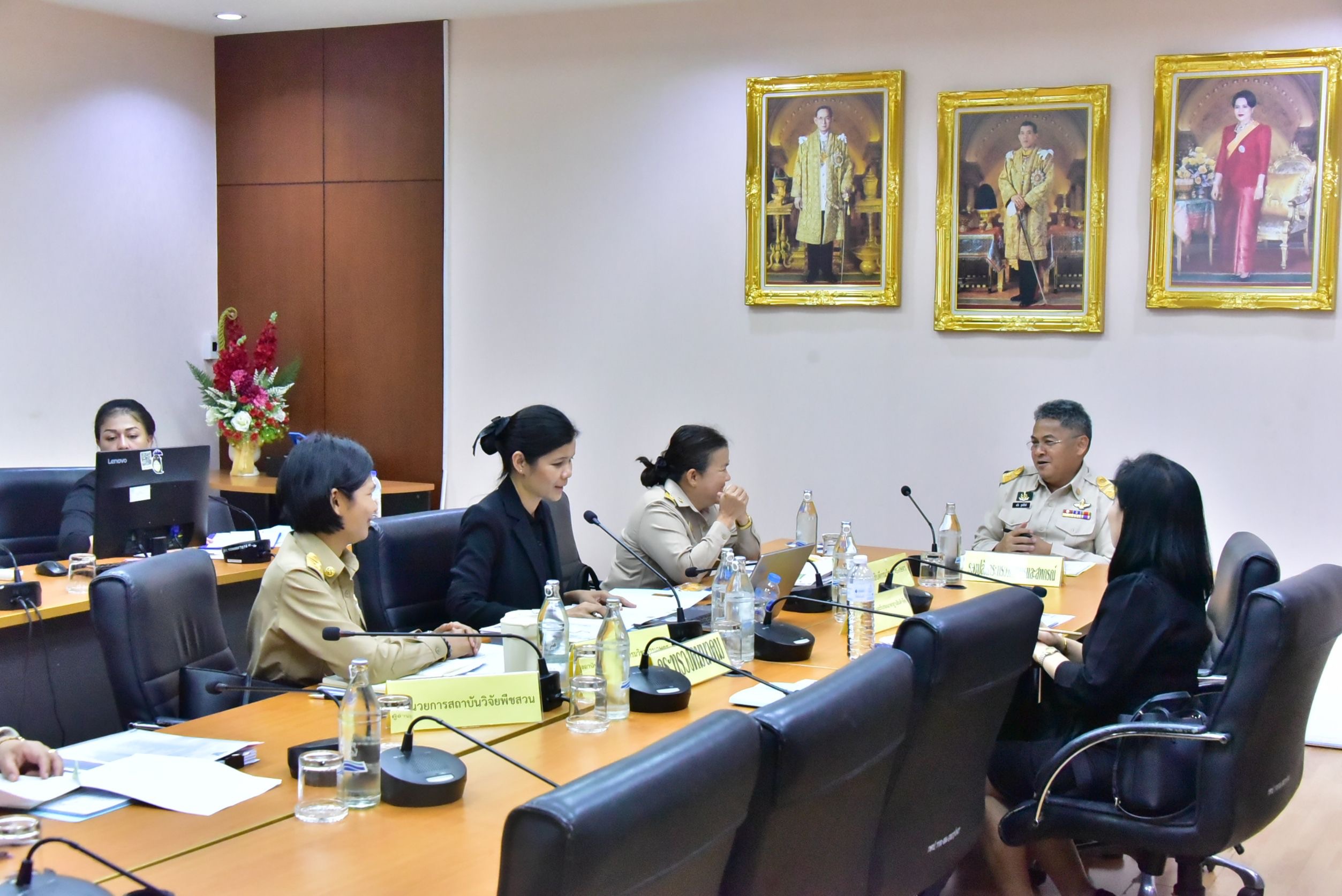 รองปลัดฯ อภัย เป็นประธานการประชุมคณะอนุกรรมการพืชสวน ครั้งที่ 5/2568 รับทราบสถานการณ์การผลิตกาแฟ ปี 2569 (ปีการผลิต 2568/2569) เนื้อที่ให้ผลรวมทั้งประเทศ 183,842 ไร่ กาแฟพันธุ์อะราบิกา 118,494 ไร่ เพิ่มขึ้นจากปีที่ผ่านมา ร้อยละ 1.57 กาแฟพันธุ์โรบัสตา 65,348 ไร่ ลดลงจากปีที่ผ่านมา ร้อยละ 6.92 9 S 494379064