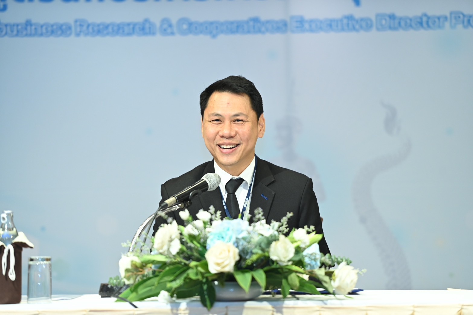 กระทรวงเกษตรฯ โดยสำนักงานพัฒนาการวิจัยการเกษตร (องค์การมหาชน) จัดการอบรมหลักสูตรนักบริหารการวิจัยธุรกิจเกษตร (วธก.) รุ่นที่ 1 เพื่อพัฒนาผู้นำรุ่นใหม่เสริมศักยภาพ “คิด เชื่อม ขับเคลื่อน” งานวิจัยเกษตรของไทยให้ก้าวสู่เวทีโลกอย่างเต็มภาคภูมิ 2 S 59555903