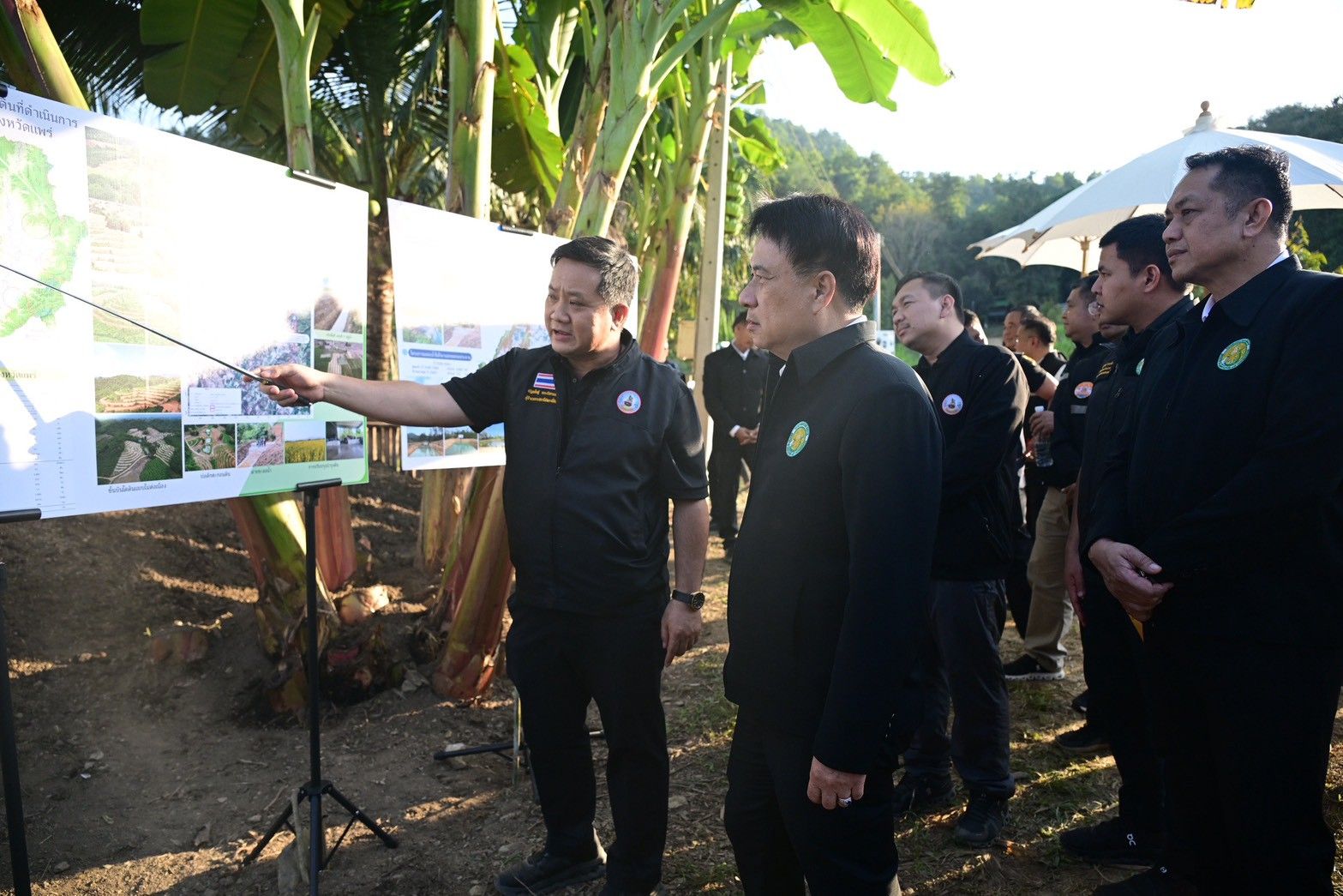 รมช.นเรศ ชู ศพก. อ.เมืองแพร่ จ.แพร่ เป็นต้นแบบในการสร้างเกษตรกรยุคใหม่ และมุ่งยกระดับสินค้าเกษตรให้ก้าวสู่มาตรฐานสากล พร้อมผลักดันผลิตภัณฑ์ท้องถิ่นให้เป็นสินค้าแปรรูปที่เป็นอัตลักษณ์ของชุมชนในอนาคต 5 S 62259305