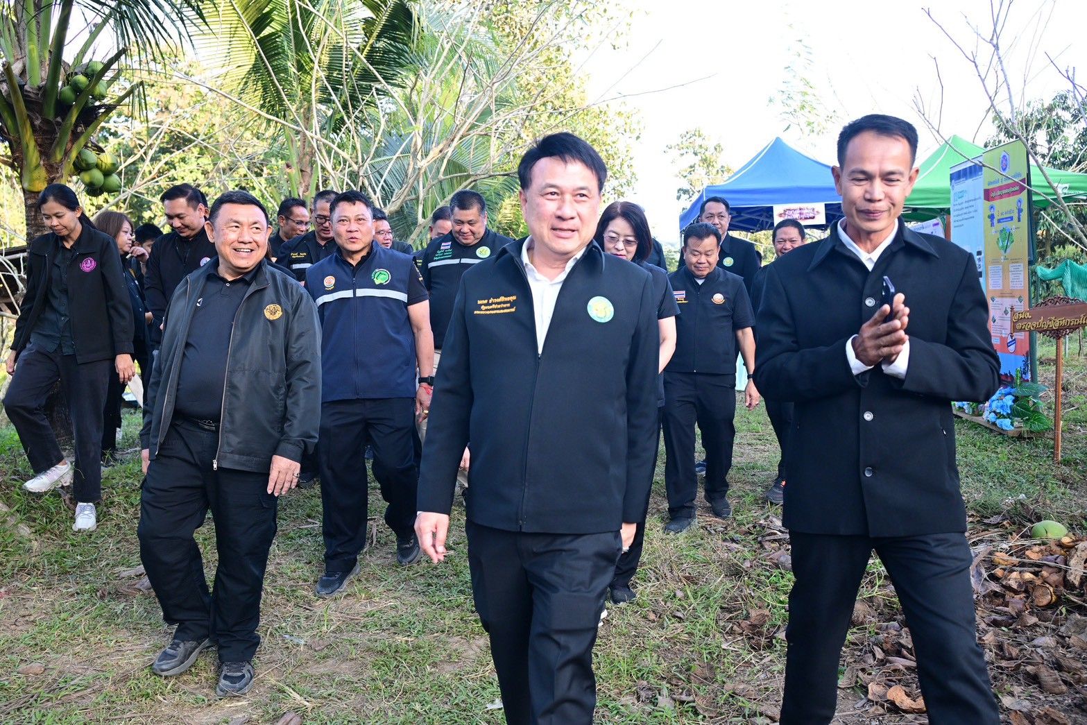 รมช.นเรศ ชู ศพก. อ.เมืองแพร่ จ.แพร่ เป็นต้นแบบในการสร้างเกษตรกรยุคใหม่ และมุ่งยกระดับสินค้าเกษตรให้ก้าวสู่มาตรฐานสากล พร้อมผลักดันผลิตภัณฑ์ท้องถิ่นให้เป็นสินค้าแปรรูปที่เป็นอัตลักษณ์ของชุมชนในอนาคต 9 S 62259311