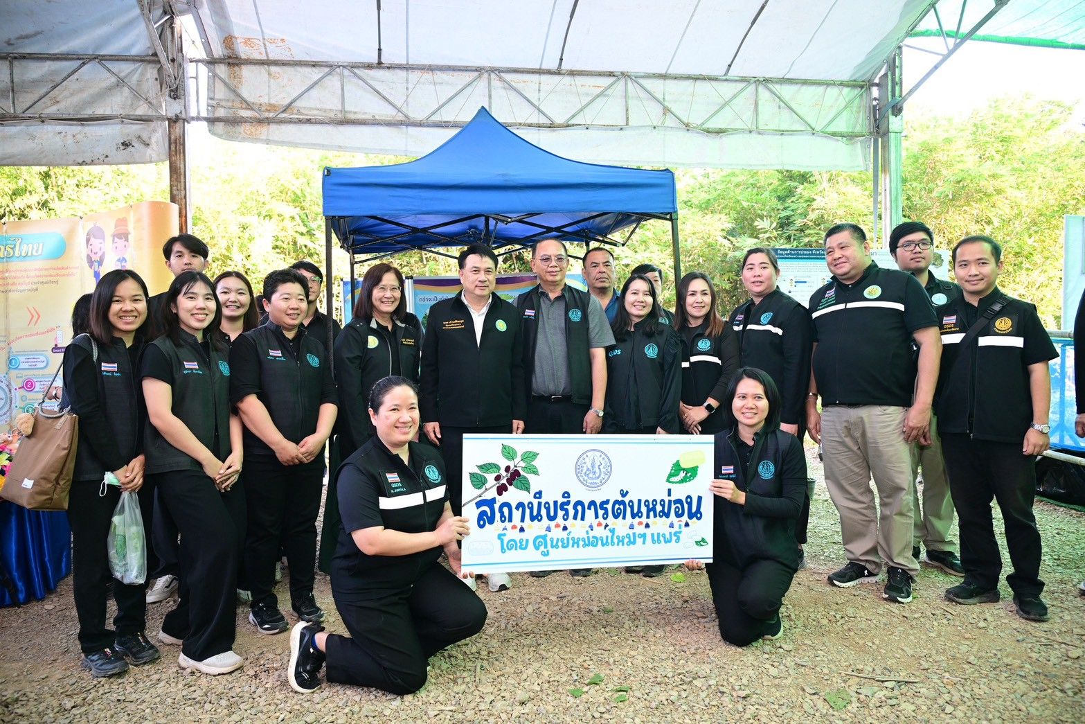 รมช.นเรศ ชู ศพก. อ.เมืองแพร่ จ.แพร่ เป็นต้นแบบในการสร้างเกษตรกรยุคใหม่ และมุ่งยกระดับสินค้าเกษตรให้ก้าวสู่มาตรฐานสากล พร้อมผลักดันผลิตภัณฑ์ท้องถิ่นให้เป็นสินค้าแปรรูปที่เป็นอัตลักษณ์ของชุมชนในอนาคต 7 S 62259315