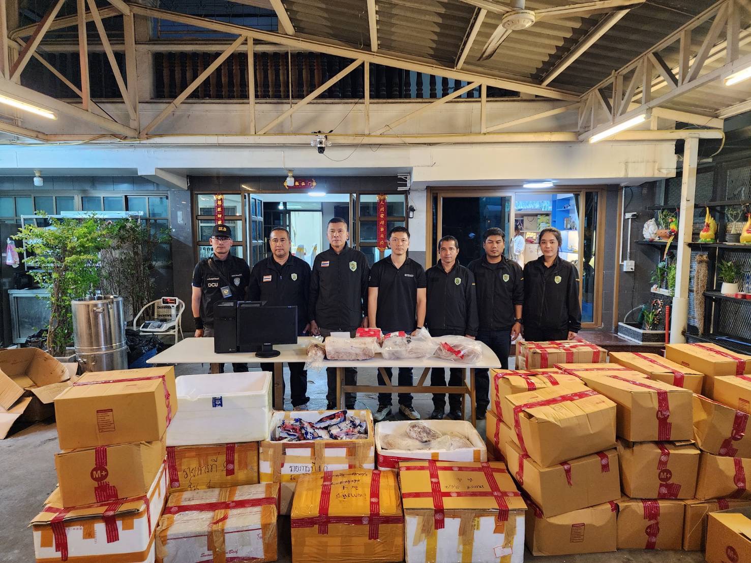 “ฉก.พญานาคราช” จับเนื้อเถื่อนกลางกรุงลอตใหญ่ 600 กว่ากิโลกรัม มูลค่า 1 ล้านบาท 2 S 96575557