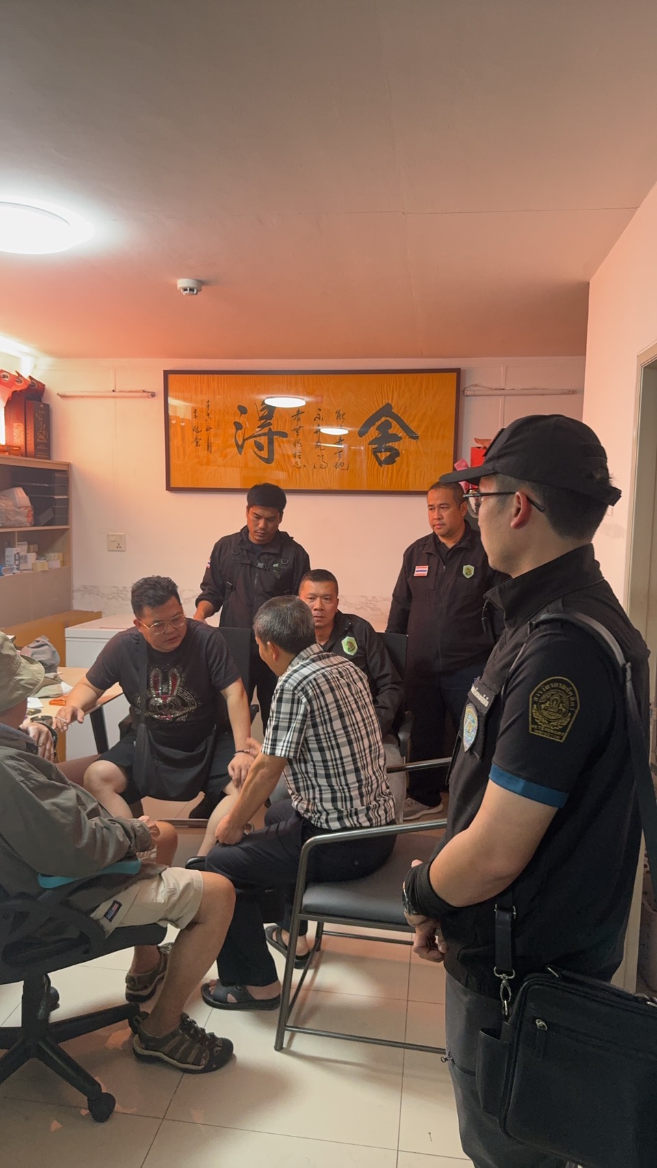 “ฉก.พญานาคราช” จับเนื้อเถื่อนกลางกรุงลอตใหญ่ 600 กว่ากิโลกรัม มูลค่า 1 ล้านบาท 6 S 96575573