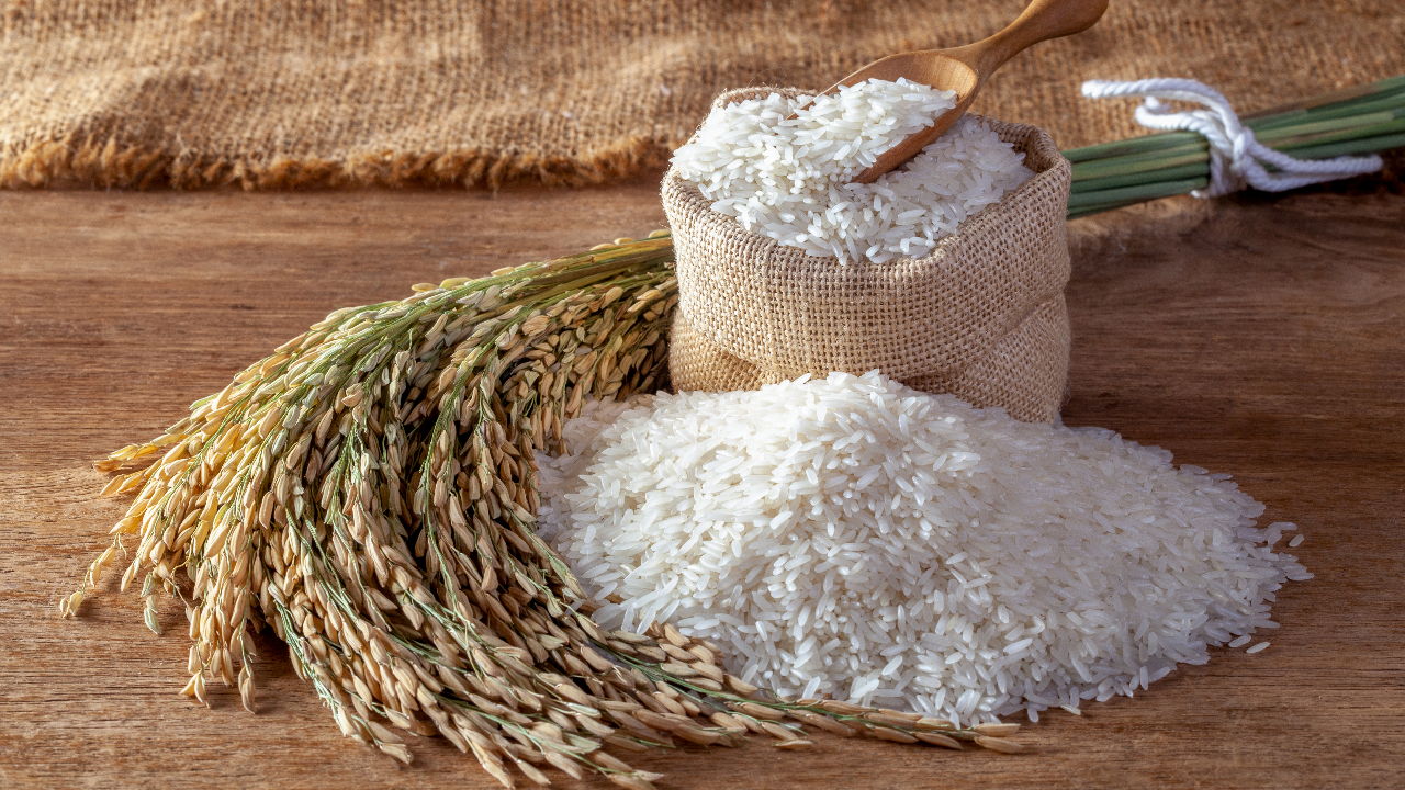 ครม.รับทราบแนวโน้มข้าวราคาขึ้น ชูมาตรการชะลอขาย ดัน dFQRO