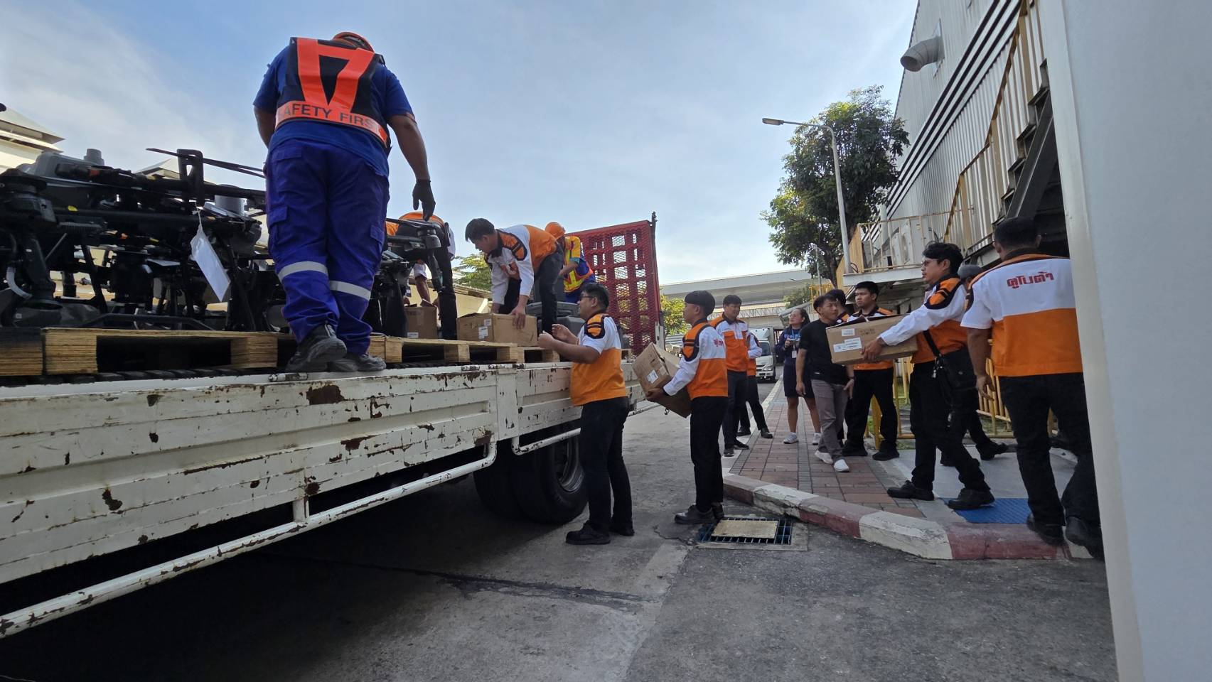 “คูโบต้าพลังใจสู้ภัยน้ำท่วม” ระดมกองกำลังด่วนส่งทีมคูโบต้าพร้อมโดรนการเกษตรและถุงยังชีพ 6,500 ชุด เสริมทัพภารกิจฝ่าวิกฤตมหาอุทกภัยภาคใต้ 4 กองกำลังโดรนการเกษตรคูโบต้าช่วยมหาอุทกภอ