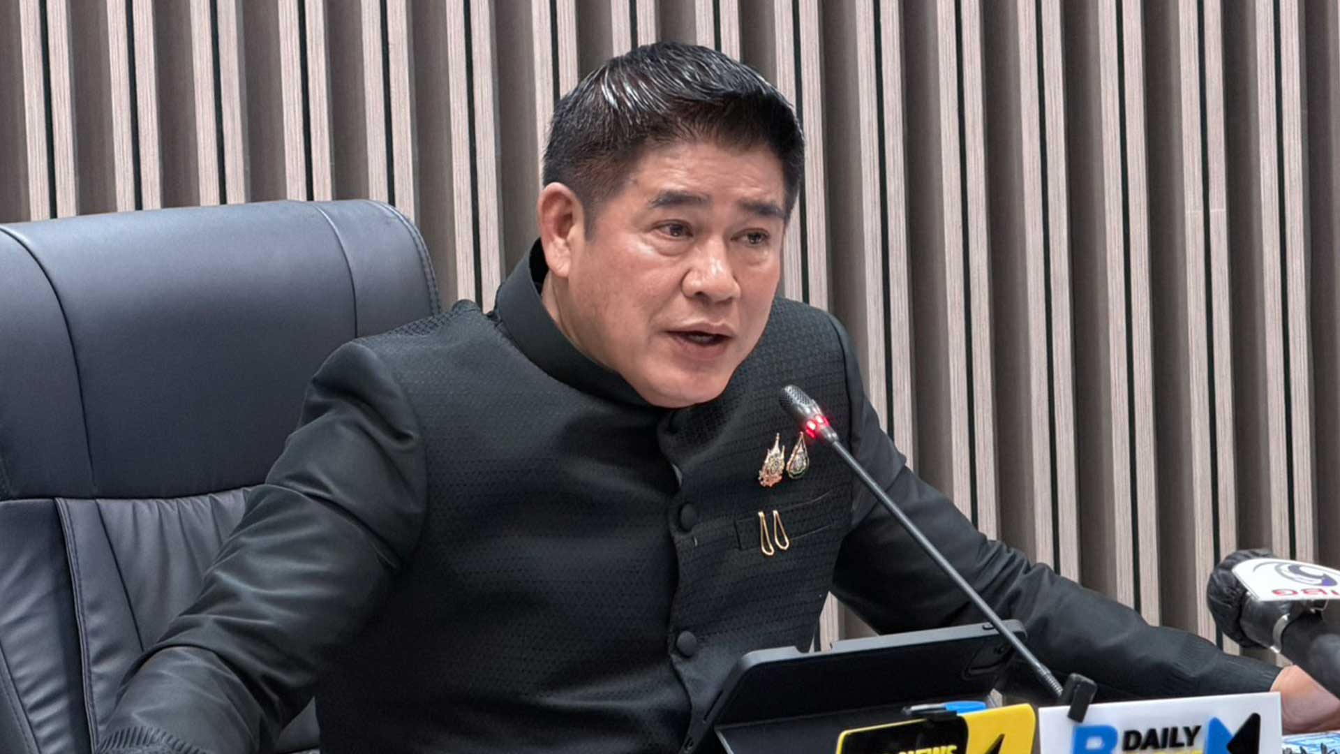 รมว.ธรรมนัส มั่นใจ สถานการณ์น้ำปีนี้ ไม่เลวร้ายกว่านี้แน่ จะคลี่คลายภายใน ธ.ค.สั่งกรมชลฯ เร่งระบายน้ำเจ้าพระยาเต็มกำลัง ควบคุมเข้มปริมาณน้ำเหนือ ไม่ให้กระทบประชาชนมาก พร้อมเตรียมรับมือฝนใต้ระลอกใหม่ 1 ธรรมนัสมั่นใจ3