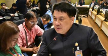 นั่งหัวโต๊ะ3