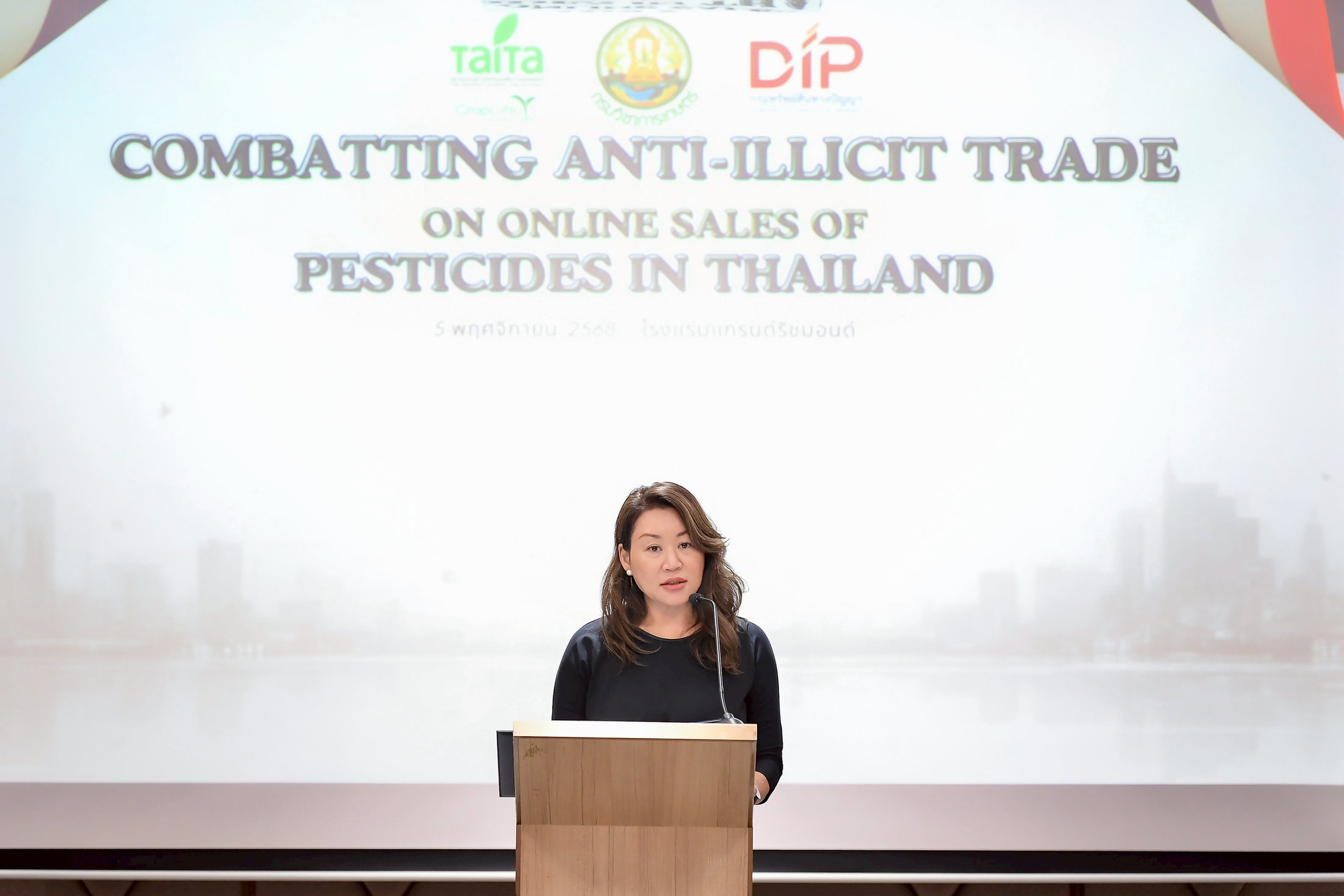 กรมทรัพย์สินทางปัญญา กรมวิชาการเกษตร ร่วมกับ TAITA จัดเวที“ร่วมต้านการค้าสารกำจัดศัตรูพืชผิดกฎหมายทางออนไลน์” 2 นางสาวกล้วยไม้ นุชนิยม นายกสมาคม TAITA