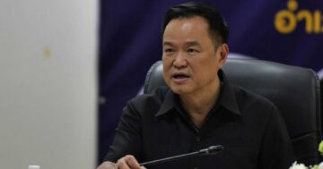 นายกฯ นั่งหัวโต๊ะประชุม3