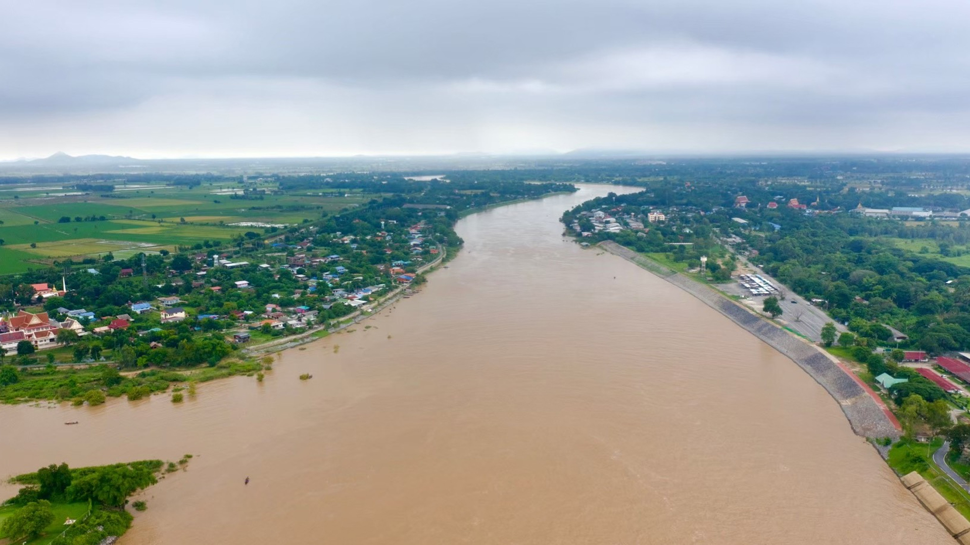 ฝนตอนบนเริ่มลดลง กรมชลฯ เร่งระบายน้ำต่อเนื่อง 1 ฝนตอนบนเริ่มลดลง2