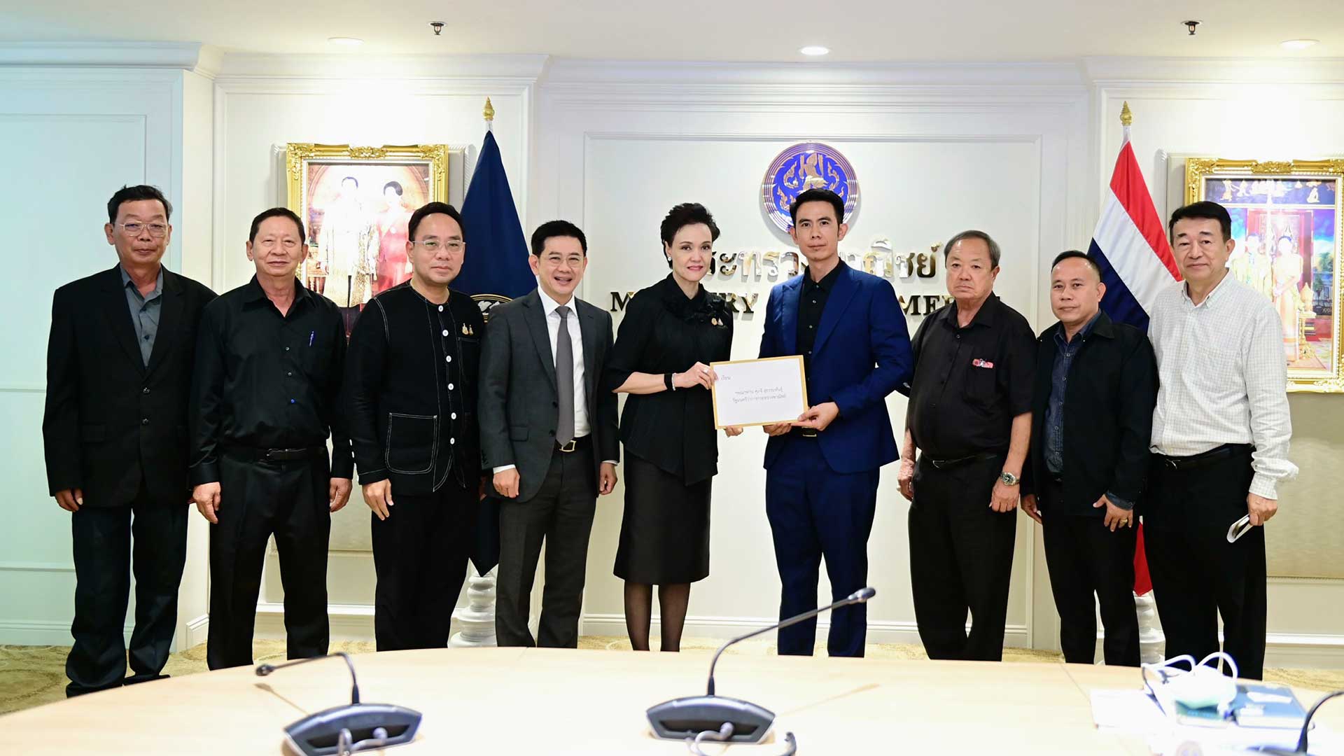 พาณิชย์ หารือ 4 สมาคมข้าวและพืชไร่ รับฟังปัญหา ข้อเสนอแนะ เตรียมมาตรการดูแลราคาข้าวและพืชผลทางการเกษตร ก่อนเข้า นบข. 18 พ.ย.นี้ 1 พาณิชย์ หารือ3