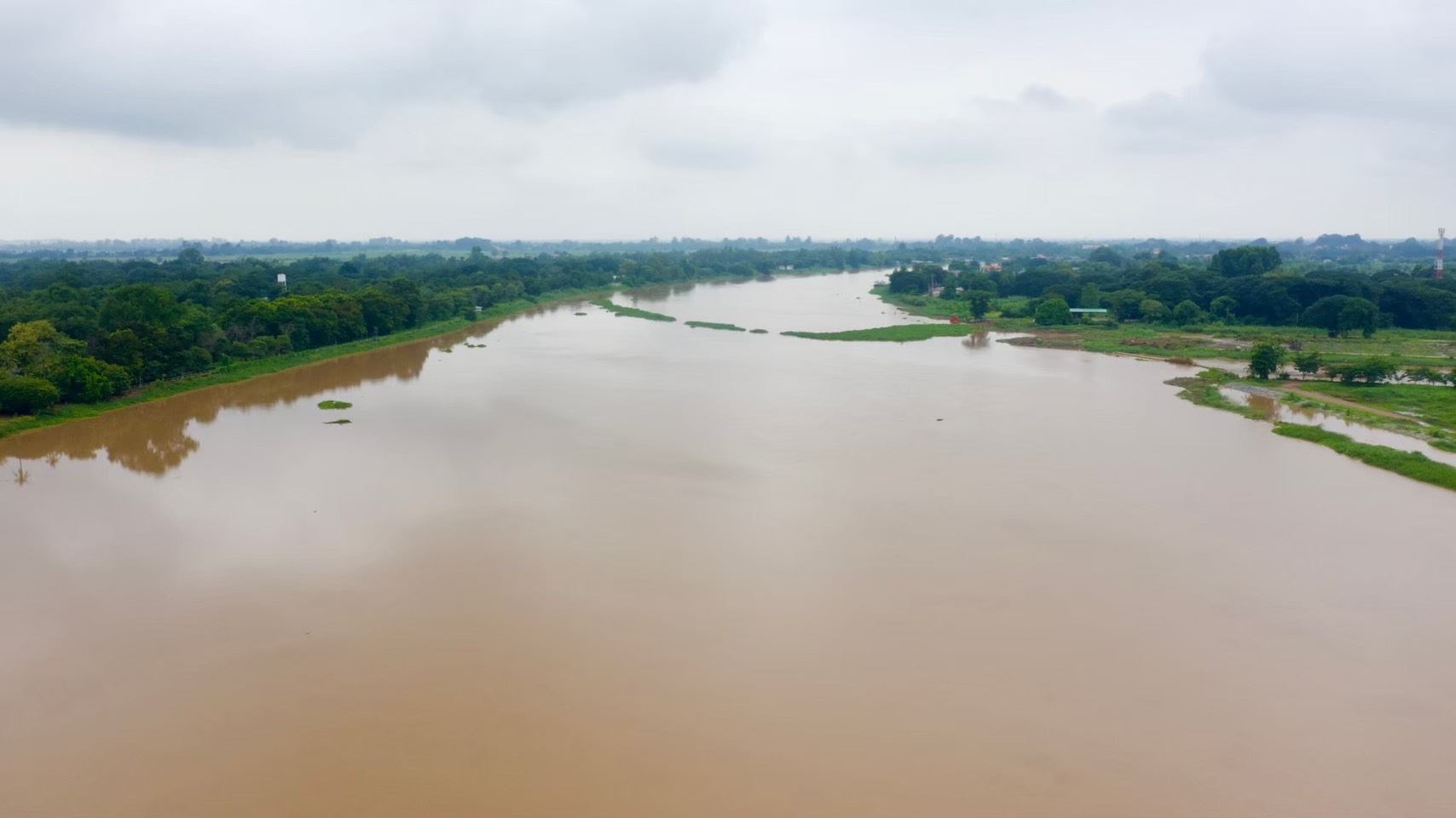 ฝนตอนบนเริ่มลดลง กรมชลฯ เร่งระบายน้ำต่อเนื่อง 3 ภาพชป2