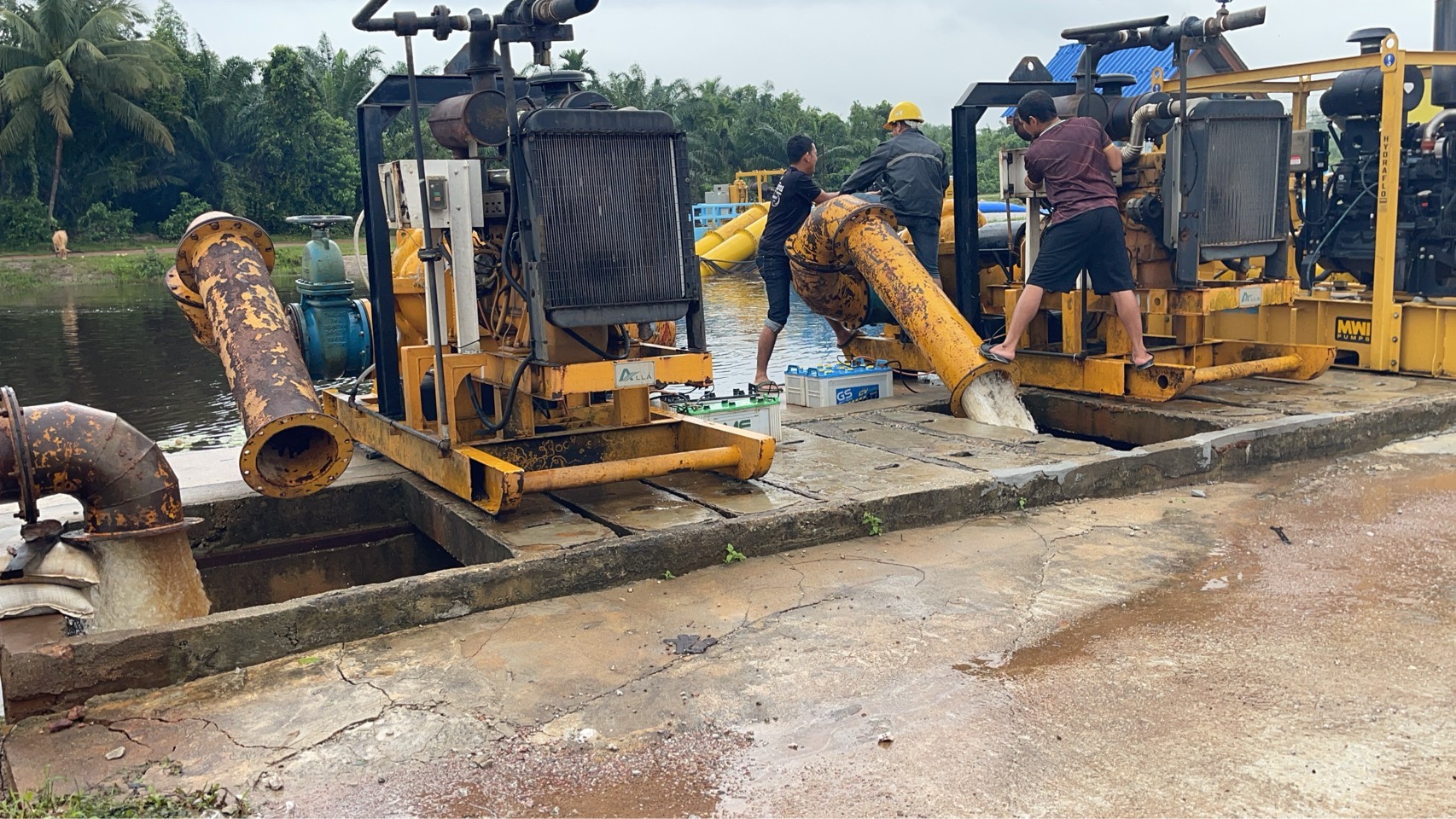 กรมชลประทาน ติดตามสถานการณ์น้ำทั่วประเทศ เผย อ่างเก็บน้ำขนาดใหญ่และกลางทั่วประเทศมีปริมาณน้ำรวมกันทั้งสิ้น 69,735 ล้าน ลบ.ม. หรือคิดเป็นร้อยละ 91 ของความจุอ่างฯ รวมกัน 7 ภาพชป6