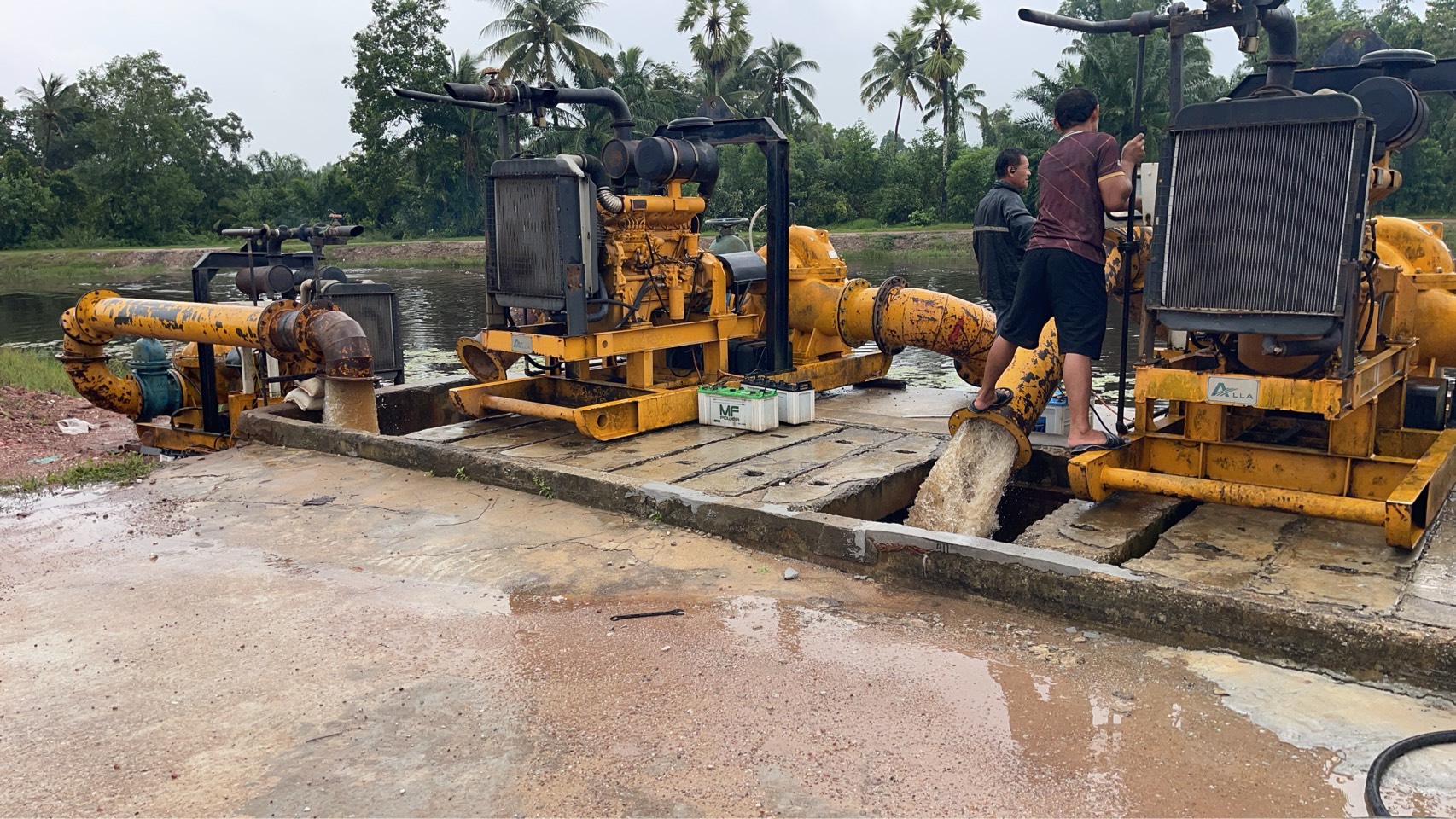 กรมชลประทาน ติดตามสถานการณ์น้ำทั่วประเทศ เผย อ่างเก็บน้ำขนาดใหญ่และกลางทั่วประเทศมีปริมาณน้ำรวมกันทั้งสิ้น 69,735 ล้าน ลบ.ม. หรือคิดเป็นร้อยละ 91 ของความจุอ่างฯ รวมกัน 8 ภาพชป7