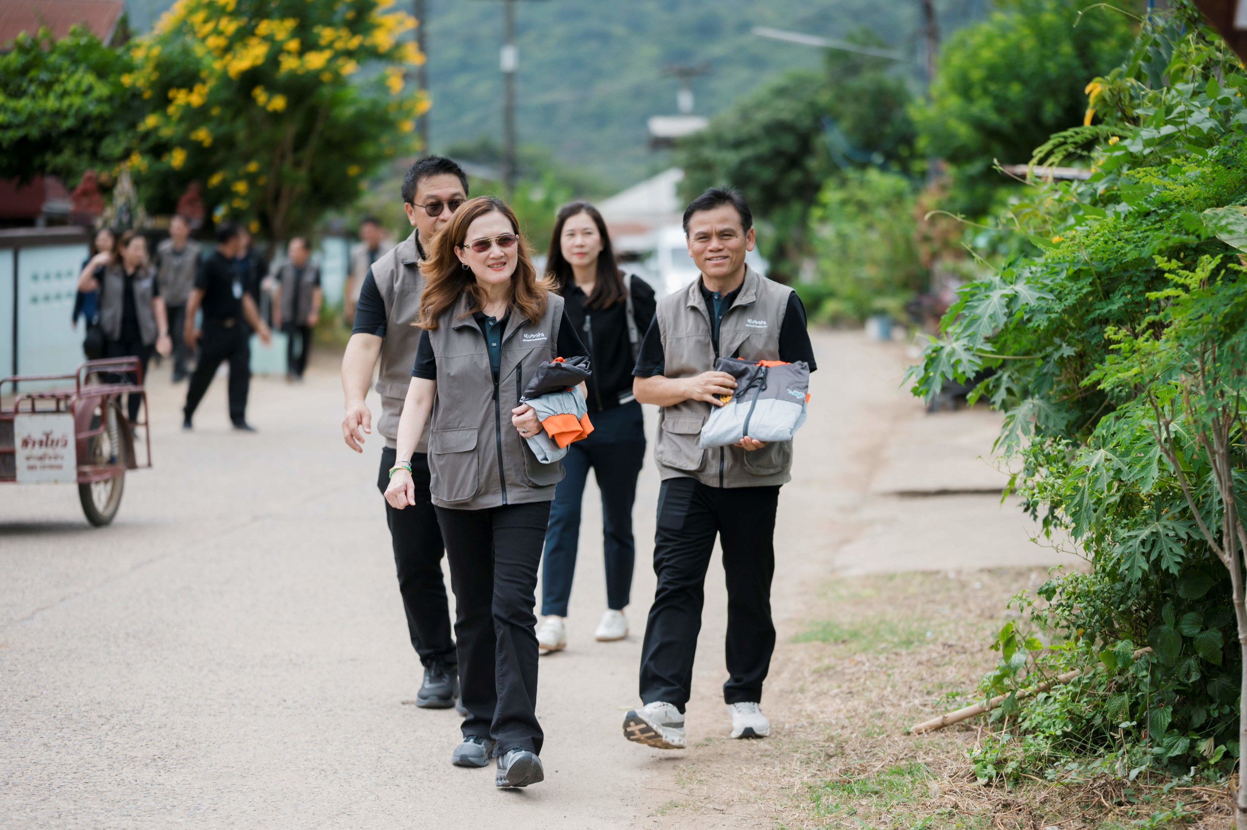 01 นางวราภรณ์ โอสถาพันธุ์ กรรมการรองผู้จัดก