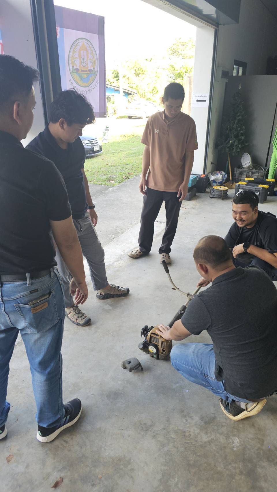 กรมวิชาการเกษตรลุยช่วยเกษตรกรใต้ตั้งจุดซ่อมเครื่องจักรบรรเทาน้ำท่วม ตามนโยบาย รมว.เกษตรฯ 3 1034362