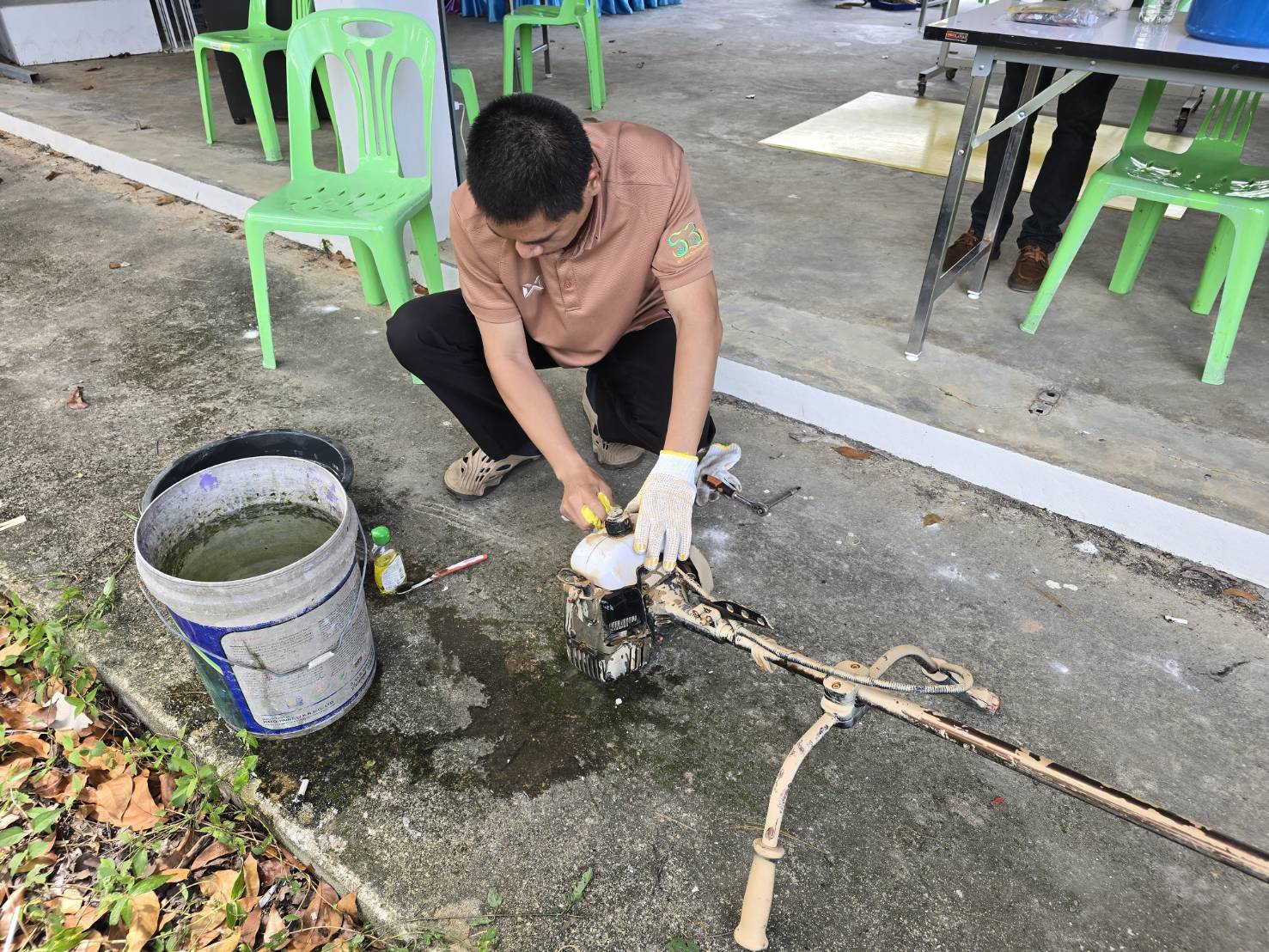 กรมวิชาการเกษตรลุยช่วยเกษตรกรใต้ตั้งจุดซ่อมเครื่องจักรบรรเทาน้ำท่วม ตามนโยบาย รมว.เกษตรฯ 6 1034372