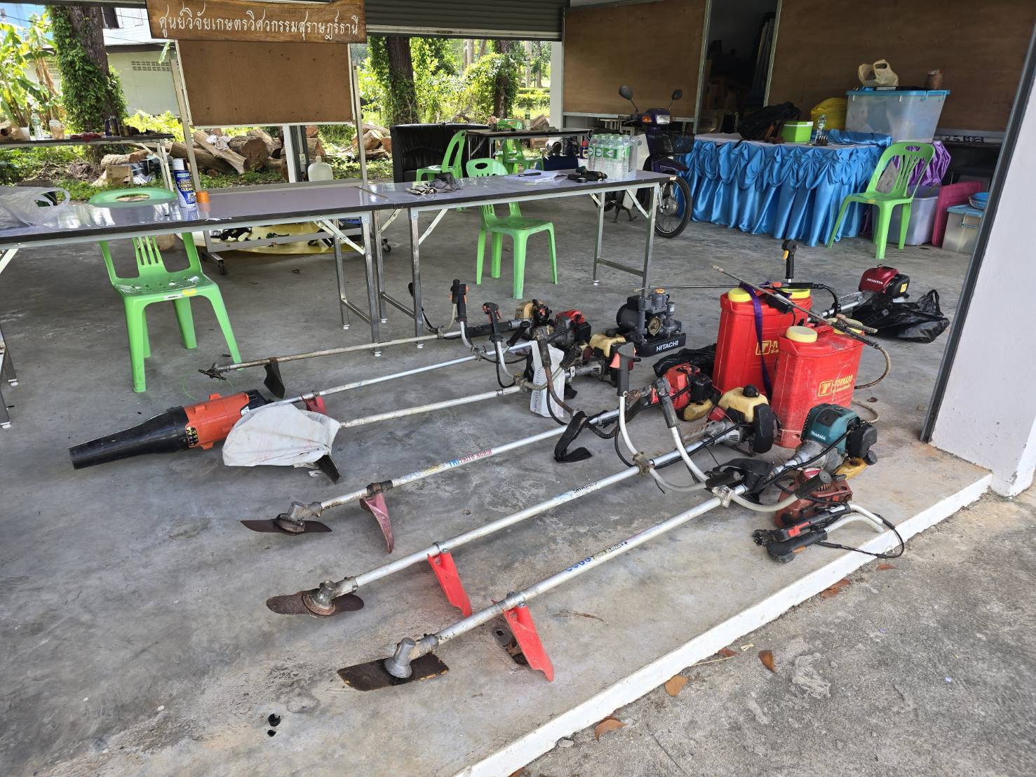 กรมวิชาการเกษตรลุยช่วยเกษตรกรใต้ตั้งจุดซ่อมเครื่องจักรบรรเทาน้ำท่วม ตามนโยบาย รมว.เกษตรฯ 9 1034386