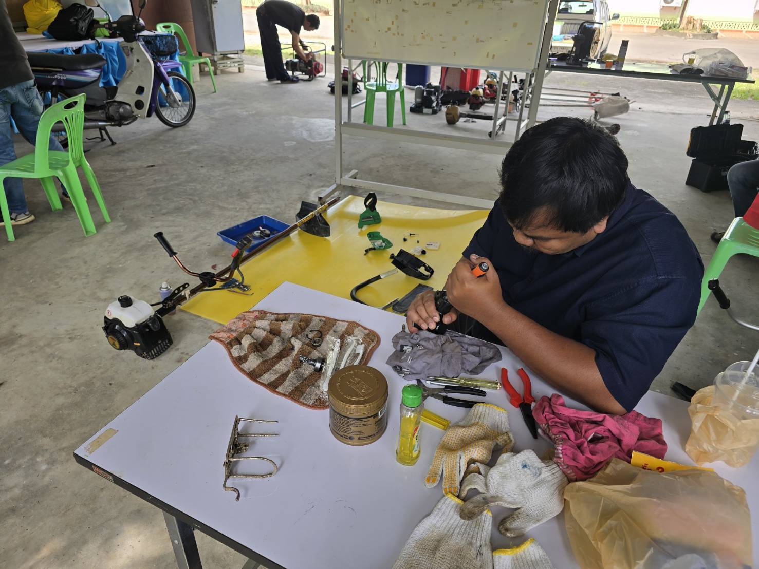กรมวิชาการเกษตรลุยช่วยเกษตรกรใต้ตั้งจุดซ่อมเครื่องจักรบรรเทาน้ำท่วม ตามนโยบาย รมว.เกษตรฯ 10 1034387