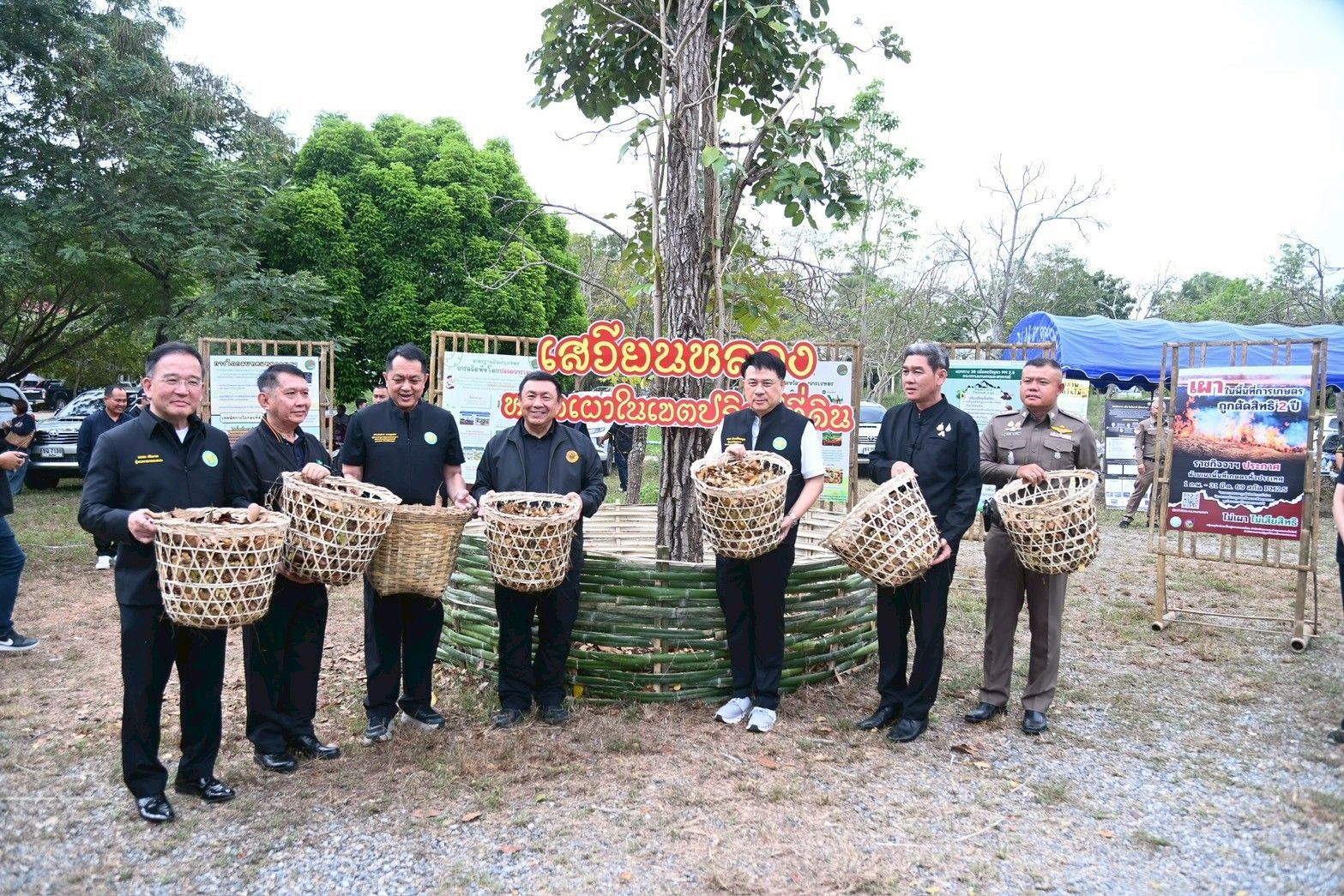 รมช.นเรศ ชวนเกษตรกร 17 จังหวัดภาคเหนือ “ฮักบ้านเฮา หยุดเผากันเน้อ” ชูมาตรการเข้มไม่เผาในพื้นที่เกษตรพร้อมตั้งศูนย์รณรงค์หยุดเผา เสริมแกร่งกลไกระดับพื้นที่ มุ่งแก้ปัญหาฝุ่นละอองขนาดเล็ก PM2.5 9 1235291