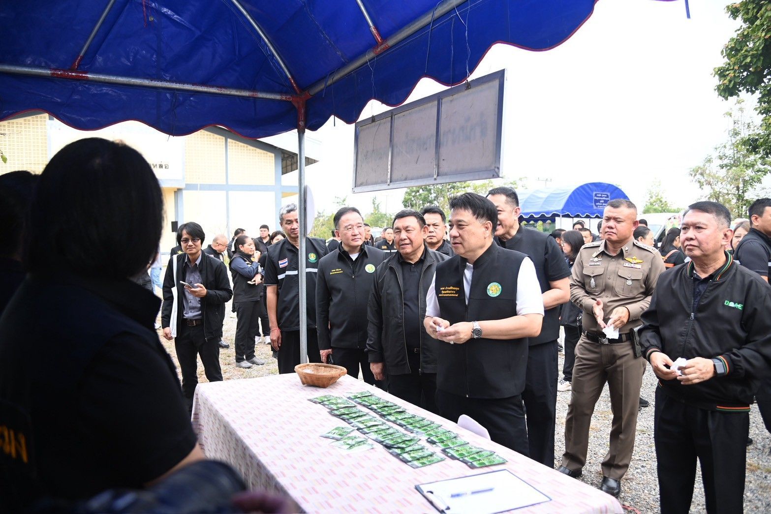 รมช.นเรศ ชวนเกษตรกร 17 จังหวัดภาคเหนือ “ฮักบ้านเฮา หยุดเผากันเน้อ” ชูมาตรการเข้มไม่เผาในพื้นที่เกษตรพร้อมตั้งศูนย์รณรงค์หยุดเผา เสริมแกร่งกลไกระดับพื้นที่ มุ่งแก้ปัญหาฝุ่นละอองขนาดเล็ก PM2.5 10 1235292