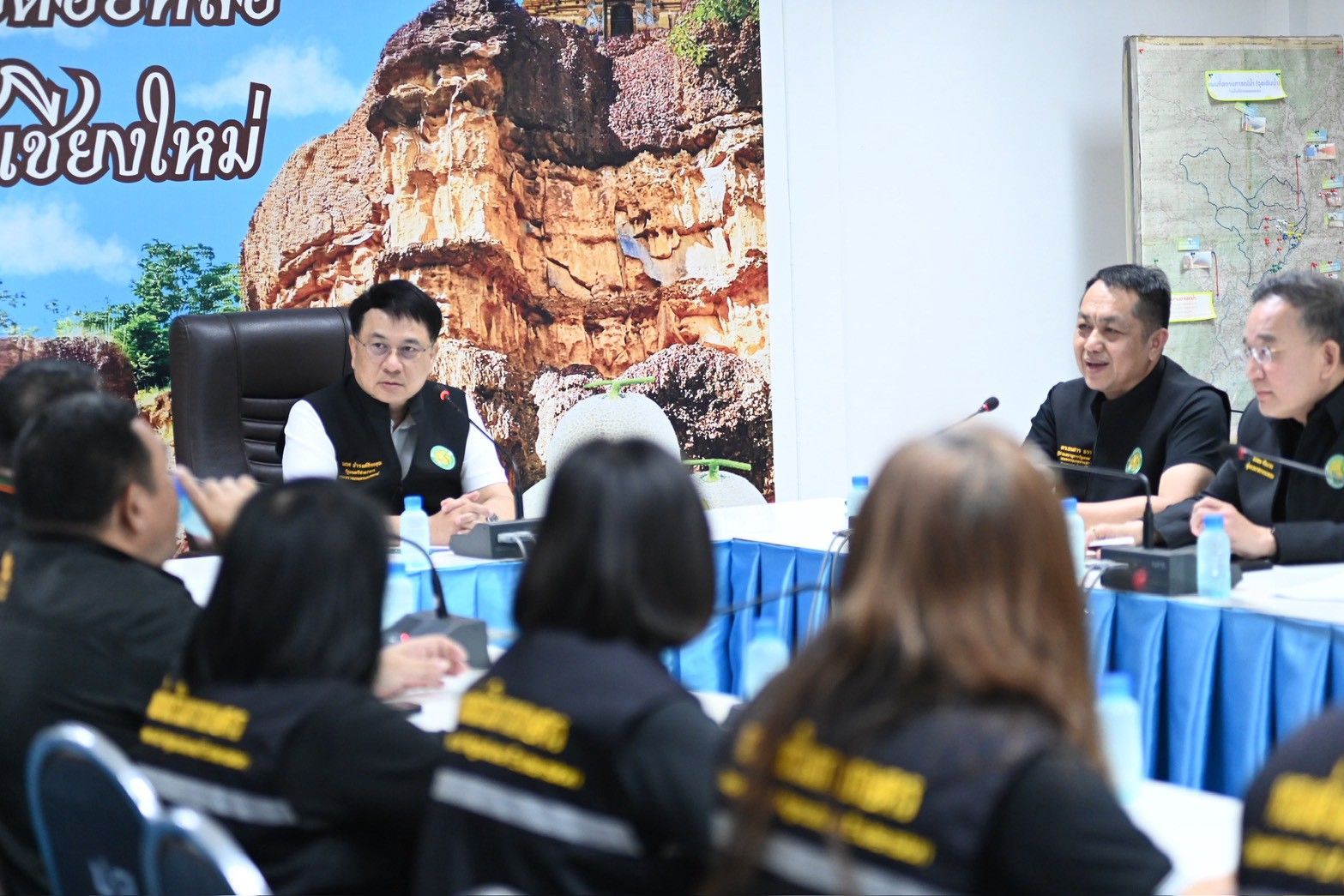 รมช.นเรศ ชวนเกษตรกร 17 จังหวัดภาคเหนือ “ฮักบ้านเฮา หยุดเผากันเน้อ” ชูมาตรการเข้มไม่เผาในพื้นที่เกษตรพร้อมตั้งศูนย์รณรงค์หยุดเผา เสริมแกร่งกลไกระดับพื้นที่ มุ่งแก้ปัญหาฝุ่นละอองขนาดเล็ก PM2.5 15 1235297