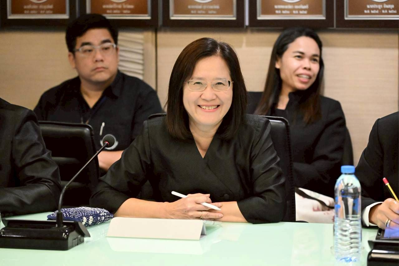 ปลัดเกษตรฯ ชง จัดโซนนิ่งปรับโครงสร้างการผลิตข้าว ต้นทุนต่ำ คุณภาพสูง เป็นมิตรต่อสิ่งแวดล้อมพร้อมเดินหน้าผลักดันกลไกสินค้ายางพารา เผย เตรียมพัฒนาระบบบริการเกษตรกร ลดข้อจำกัด เพิ่มโอกาสการเข้าถึง 7 1237114