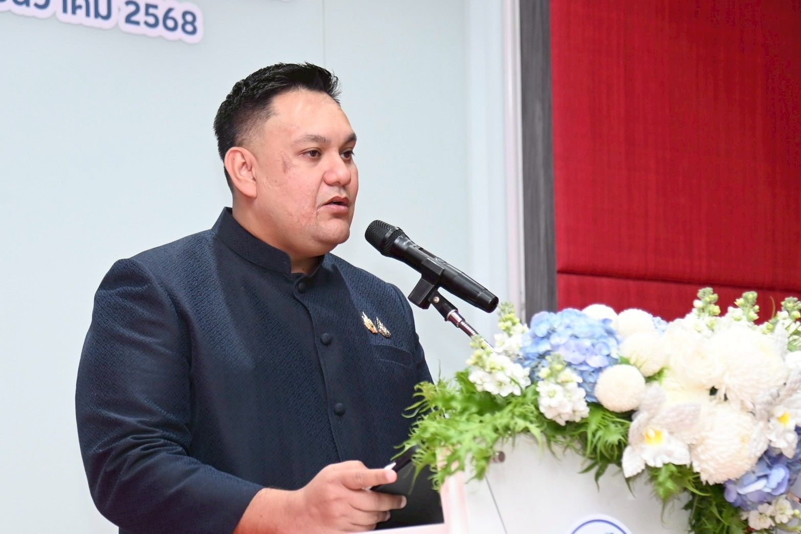 กรมหม่อนไหม ครบรอบ 16 ปี วันคล้ายวันสถาปนา ภายใต้แนวคิด “น้อมรำลึกพระมารดาแห่งไหมไทย” มุ่งเน้นการอนุรักษ์และสืบสานภูมิปัญญา ส่งเสริมการใช้ผ้าไหมมาเป็นส่วนประกอบในเครื่องประดับ พร้อมส่งเสริมด้านการตลาดส่งออกโดยเฉพาะตลาดตะวันออกกลางและ 3 จังหวัดชายแดนใต้เพิ่มมากขึ้น 2 1446504