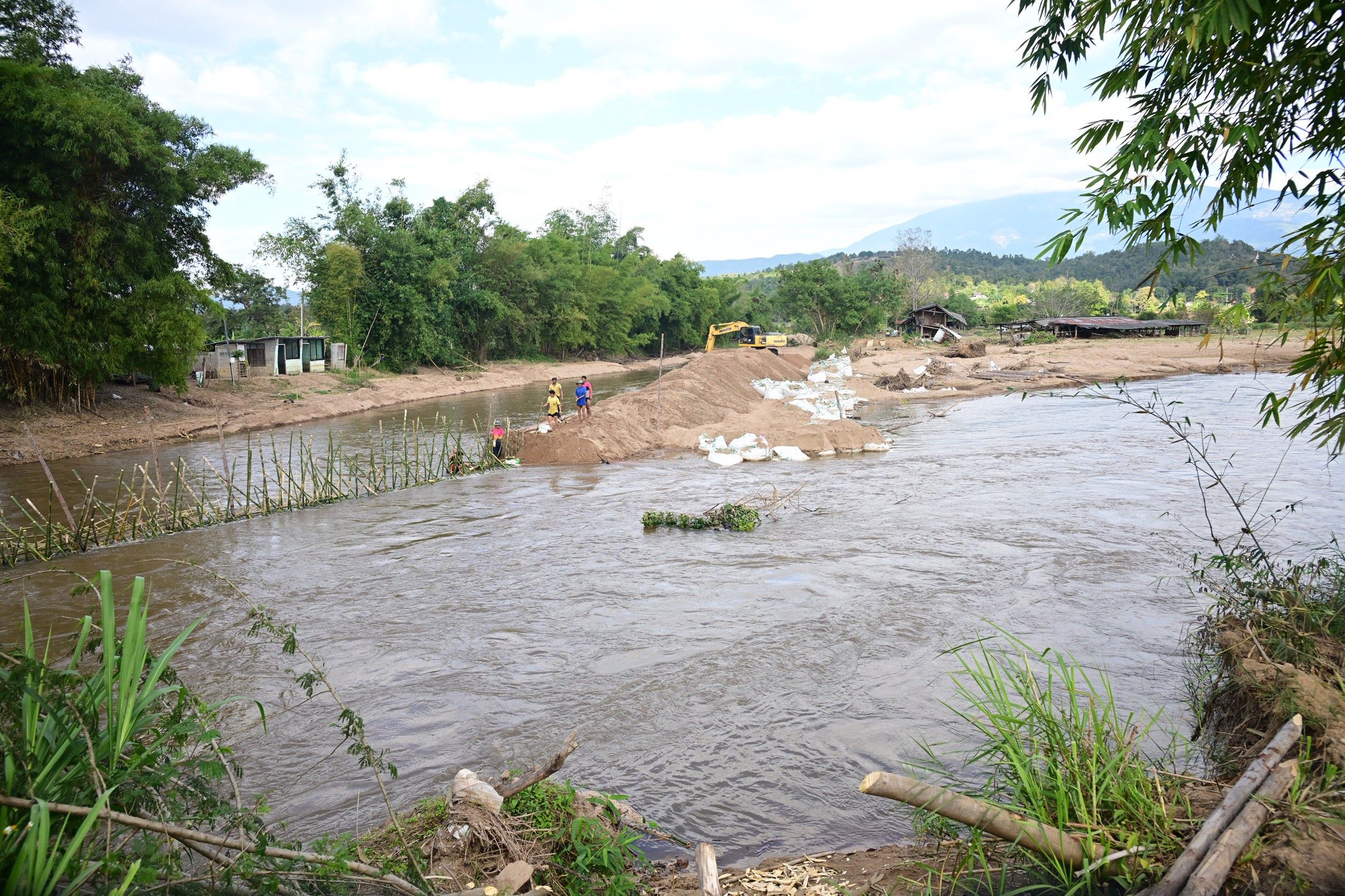 “รมช.นเรศ” ลงพื้นที่แม่แจ่ม เปิดโครงการทำหมันสัตว์สกัดโรคพิษสุนัขบ้า พร้อมติดตามการขุดลอกเปิดทางน้ำแม่แจ่ม สร้างความมั่นคงด้านน้ำและการเกษตร 10 1465177