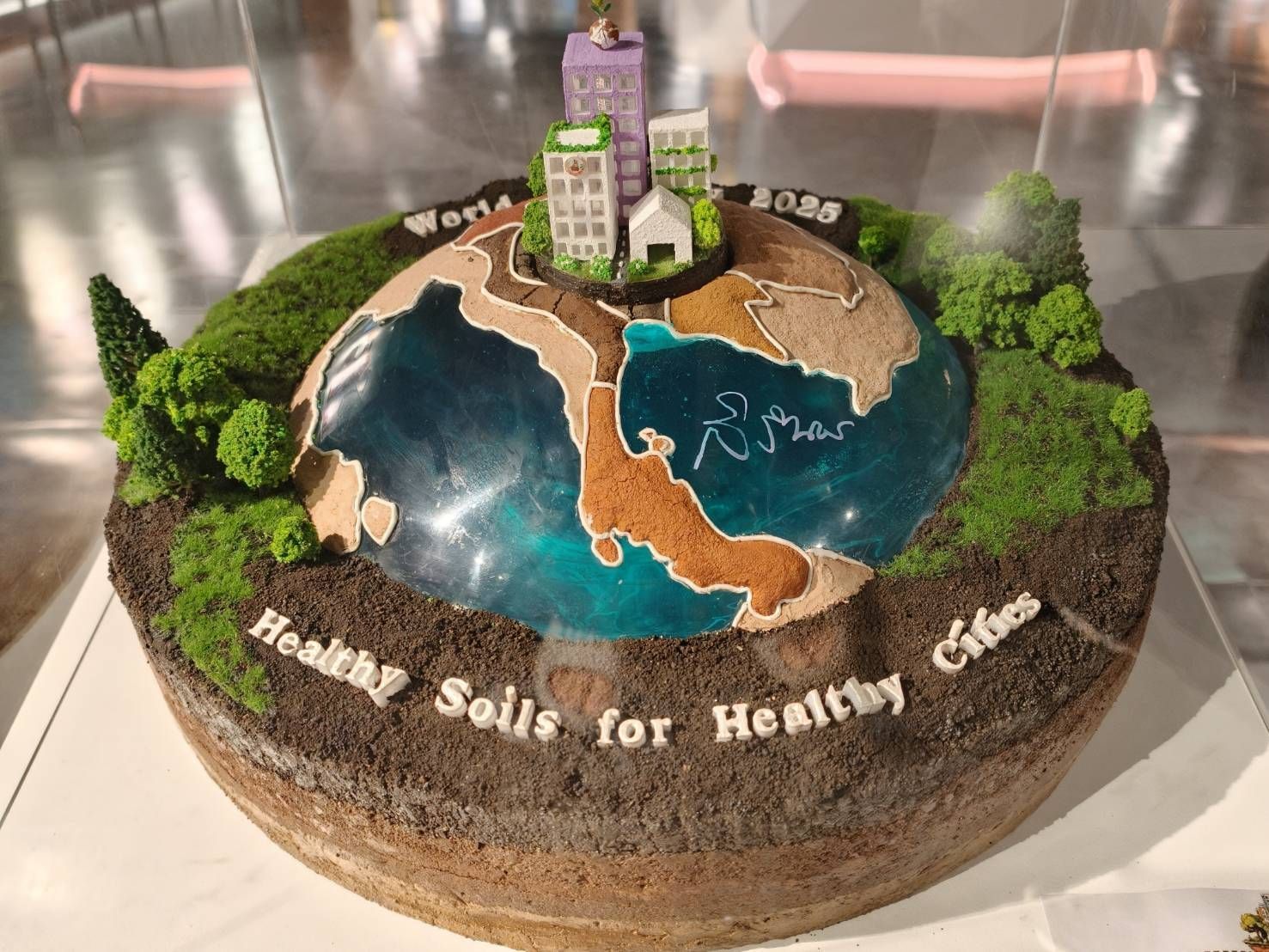 สมเด็จพระกนิษฐาธิราชเจ้า กรมสมเด็จพระเทพรัตนราชสุดาฯ สยามบรมราชกุมารี เสด็จฯ ทรงเปิดงานวันดินโลก ประจำปี 2568 ณ กรมพัฒนาที่ดิน กรุงเทพฯ 16 167602