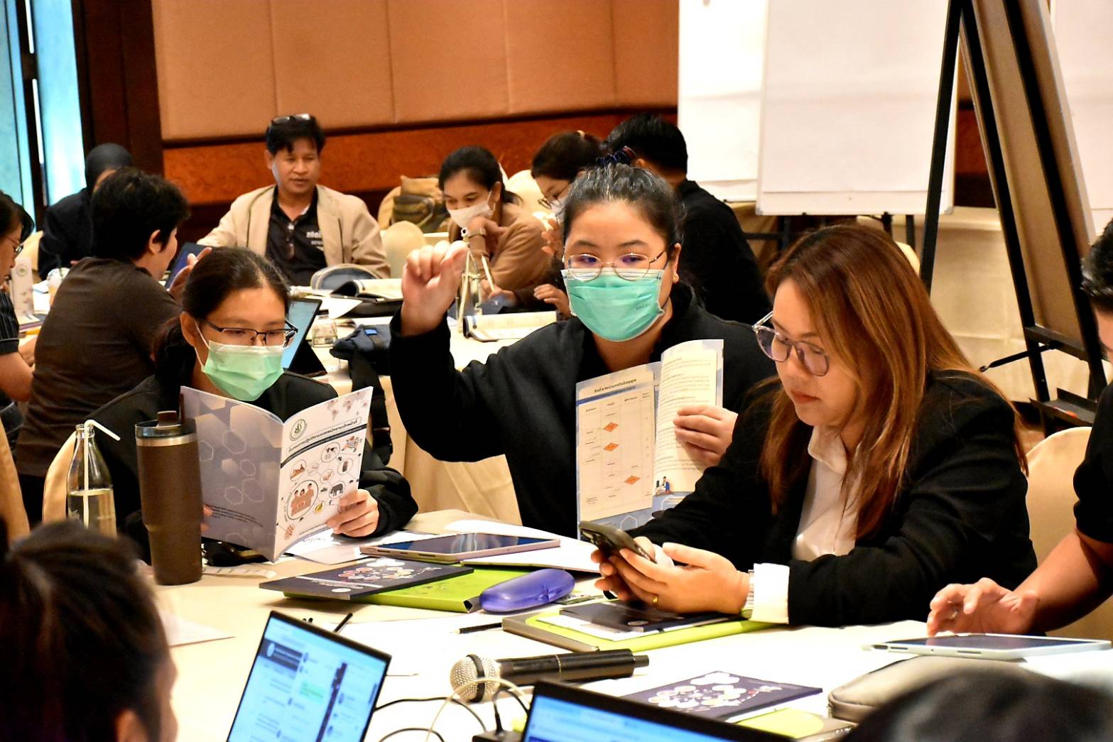 มกอช. ผนึกกำลัง กรมปศุสัตว์ เดินหน้ายกระดับและเพิ่มขีดความสามารถเจ้าหน้าที่ในการกำกับดูแลมาตรฐานบังคับด้านปศุสัตว์ ครอบคลุมฟาร์มไก่ไข่-สุกร-ปางช้าง พร้อมอำนวยความสะดวกให้ผู้ประกอบการยื่นขอใบอนุญาตแบบเบ็ดเสร็จ ผ่านระบบ TAS-License 10 2006142