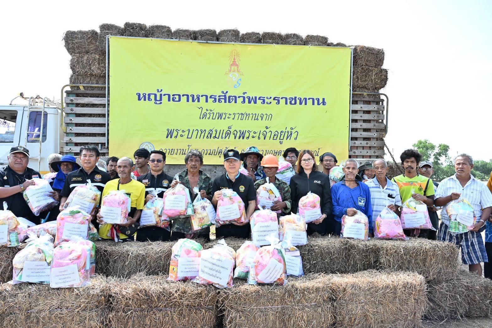 กรมปศุสัตว์ เดินหน้าช่วยเหลือเกษตรกรผู้เลี้ยงสัตว์ภาคใต้ต่อเนื่องภายหลังน้ำลด เร่งจัดการซากสัตว์ตามหลักสุขาภิบาล ป้องกันโรคระบาด 8 298489