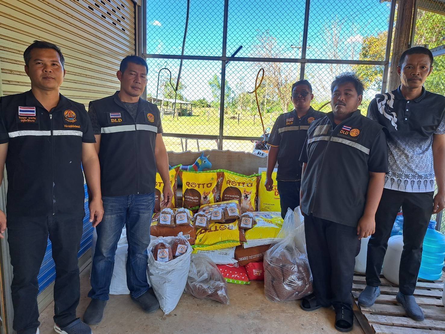 กรมปศุสัตว์ย้ำเกณฑ์เยียวยาความเสียหาย 7 จังหวัดชายแดนไทย–กัมพูชา ล่าสุดเกษตรกรได้รับผลกระทบกว่า 2 แสนราย มีสัตว์ในพื้นที่รวม 6.5 ล้านตัว ส่งความช่วยเหลืออย่างต่อเนื่อง 15 332390