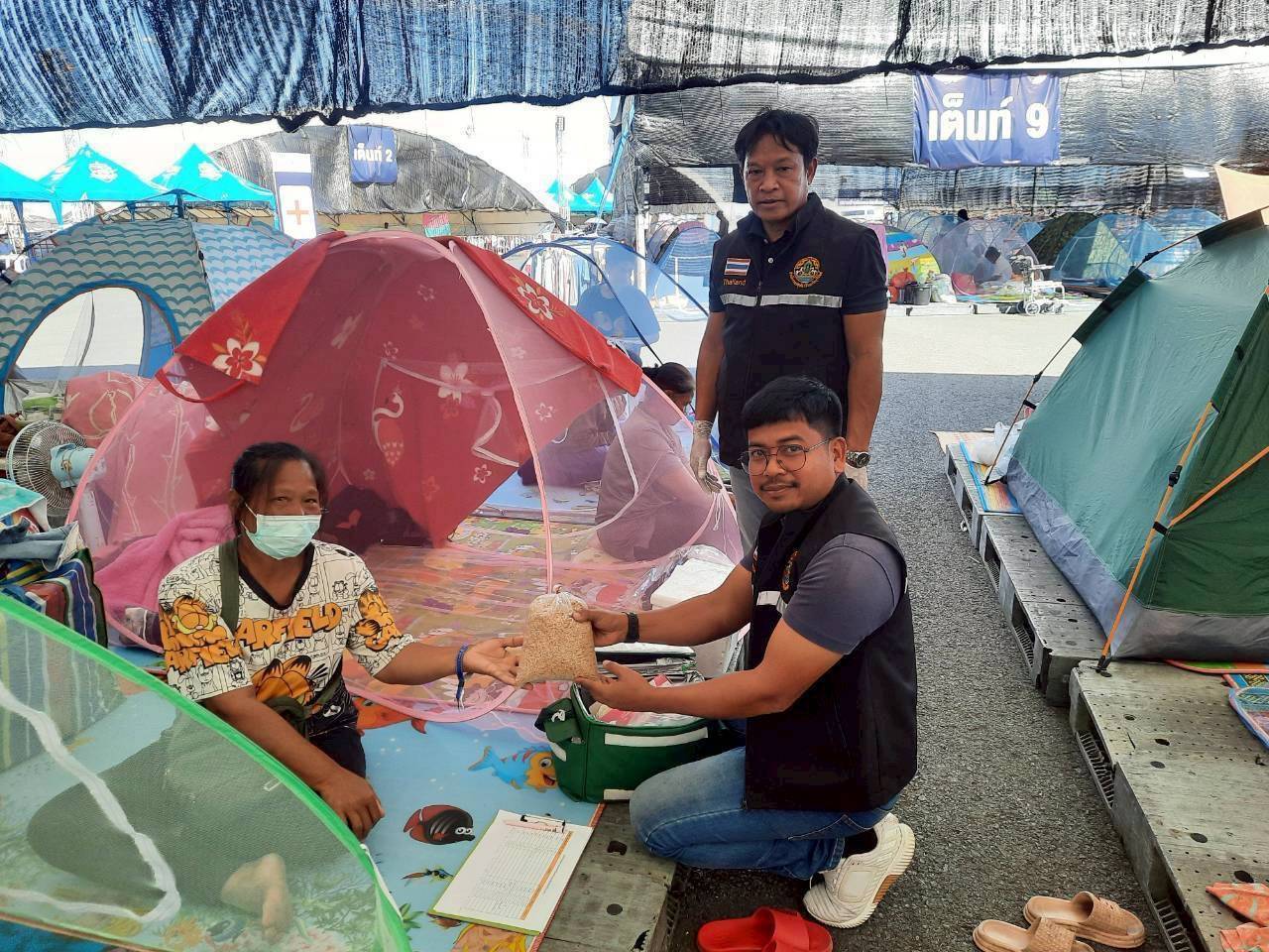 กรมปศุสัตว์ย้ำเกณฑ์เยียวยาความเสียหาย 7 จังหวัดชายแดนไทย–กัมพูชา ล่าสุดเกษตรกรได้รับผลกระทบกว่า 2 แสนราย มีสัตว์ในพื้นที่รวม 6.5 ล้านตัว ส่งความช่วยเหลืออย่างต่อเนื่อง 18 332398