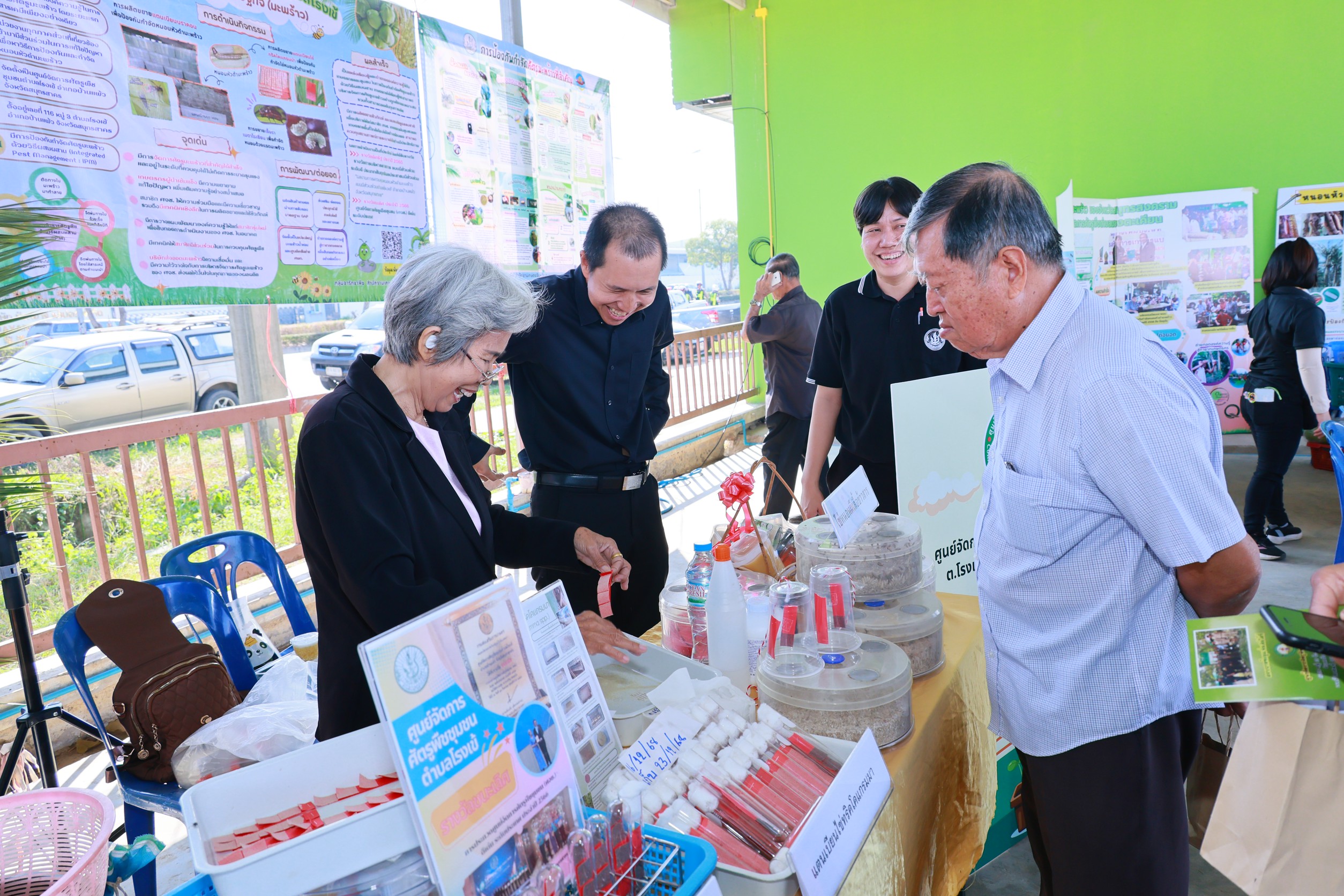 กรมส่งเสริมการเกษตร หนุนปลูกมะพร้าวสุขภาพดี ด้วยการจัดการศัตรูพืชแบบผสมผสาน (IPM) 5 488A1365 0