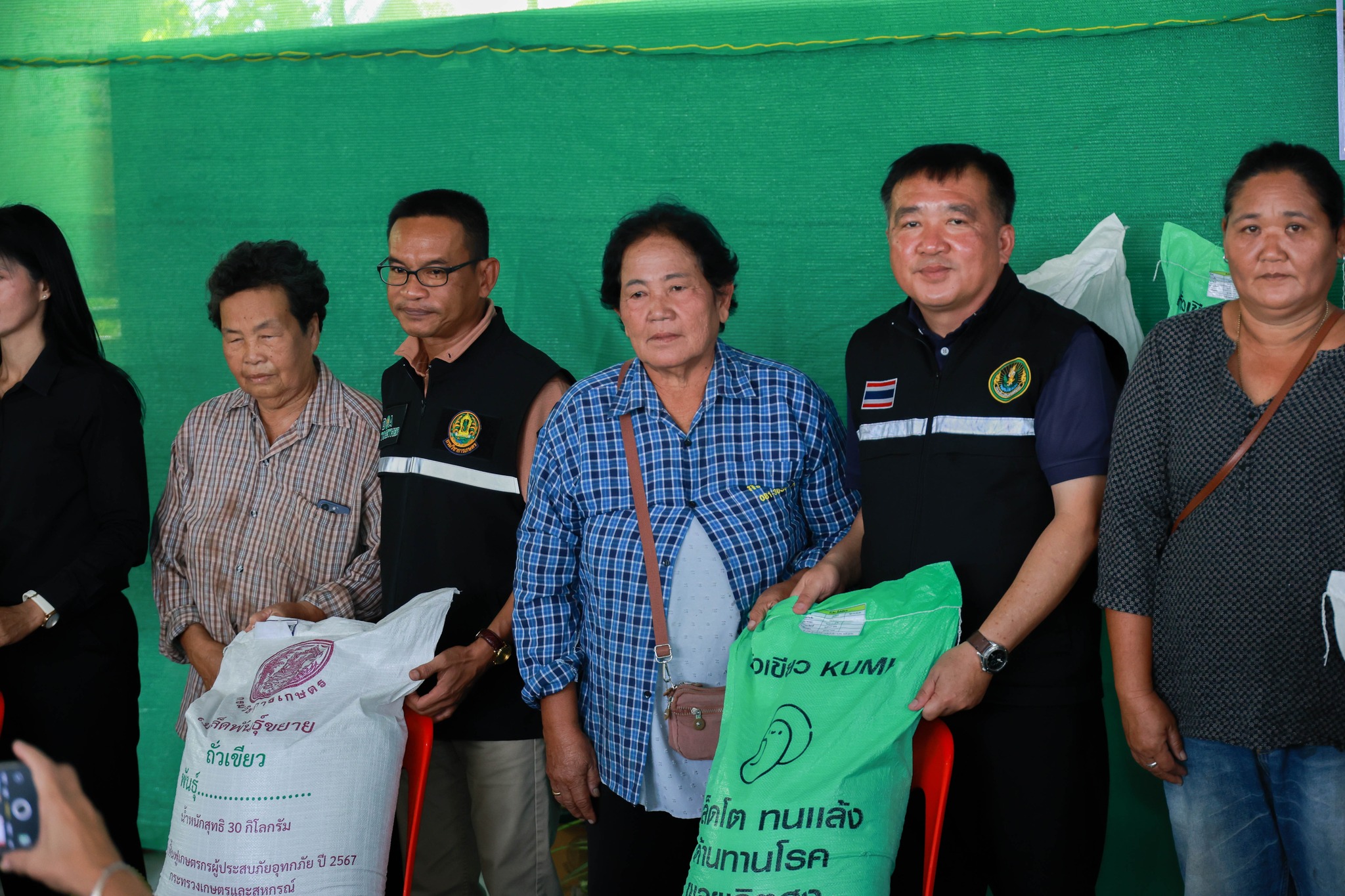 เกษตรฯ ชวน “เลิกเผา” ชี้เป้าไถกลบทำปุ๋ย หนุนปลูกถั่วหลังนาเตรียมจับมือภาคีนำร่องโรงงานพัฒนาเมล็ดพันธุ์ถั่วเขียวคุณภาพที่สุพรรณบุรี 5 587910589 1219627136939916 6623241512894186346 n