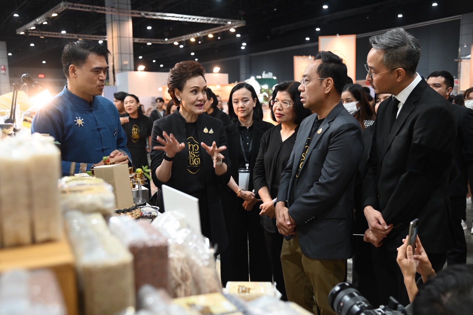 “พาณิชย์”ยกระดับ “ข้าวประณีต”ในงาน Thailand Rice Fest 2025 โชว์พลัง ภูมิใจข้าวไทย เสริมแกร่งสินค้า GI ปิดดีลแรก Business Matching ข้าว 450 ตัน เดินหน้าดันข้าว–กาแฟไทย สู่ตลาดพรีเมียมในและต่างประเทศ 4 593288749 1444819997210536 2256471221218961574 n