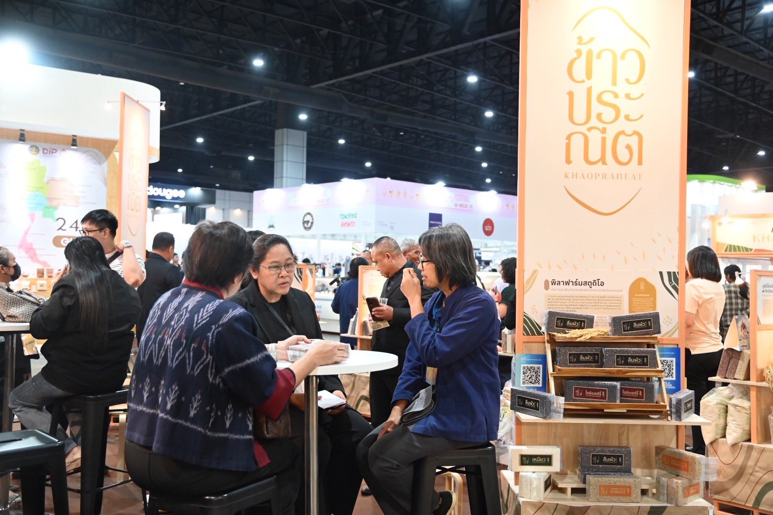 “พาณิชย์”ยกระดับ “ข้าวประณีต”ในงาน Thailand Rice Fest 2025 โชว์พลัง ภูมิใจข้าวไทย เสริมแกร่งสินค้า GI ปิดดีลแรก Business Matching ข้าว 450 ตัน เดินหน้าดันข้าว–กาแฟไทย สู่ตลาดพรีเมียมในและต่างประเทศ 6 595572450 1444820967210439 6706791272462884146 n