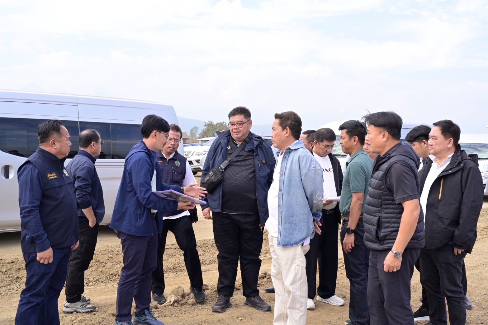 อธิบดีกรมชลประทาน ประชุมเร่งรัดงานก่อสร้างถนนรอบกว๊านพะเยา จังหวัดพะเยา 6 605165732 1282166967291238 2064713241579181839 n