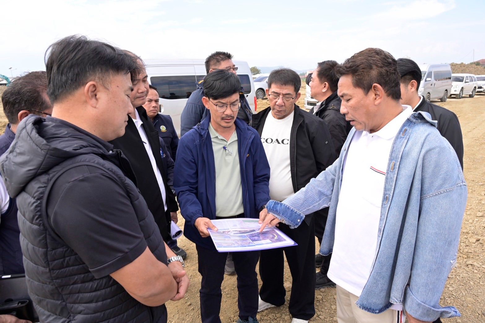 อธิบดีกรมชลประทาน ประชุมเร่งรัดงานก่อสร้างถนนรอบกว๊านพะเยา จังหวัดพะเยา 2 606028394 1282166767291258 8845384271414508804 n