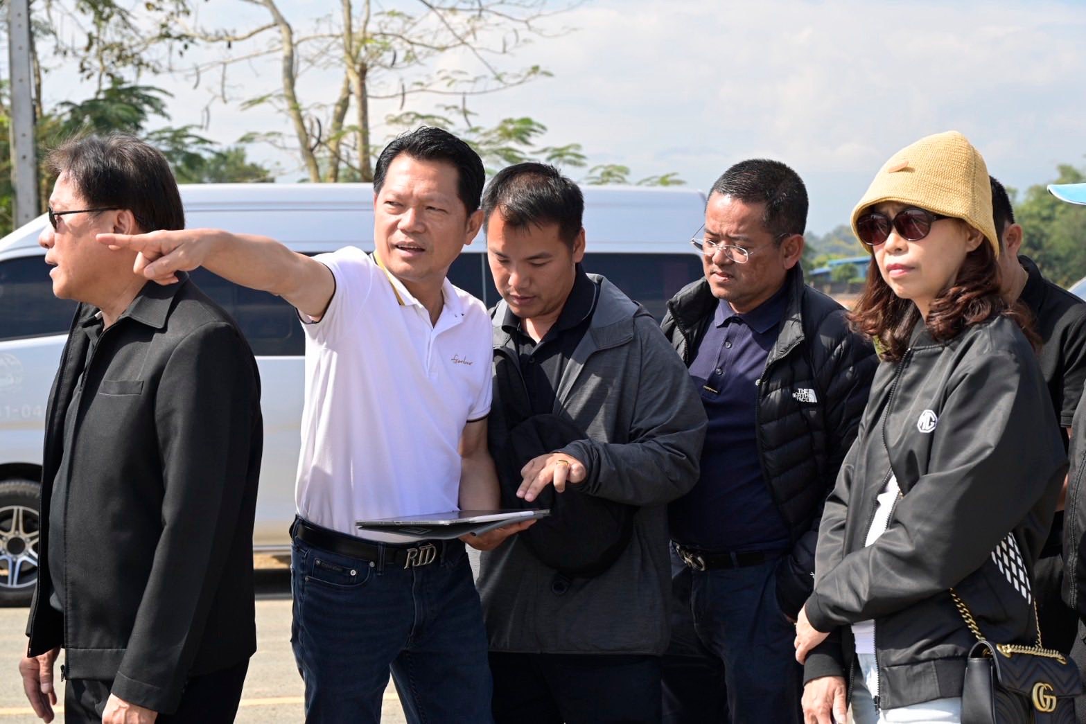 อธิบดีกรมชลประทาน ประชุมเร่งรัดงานก่อสร้างถนนรอบกว๊านพะเยา จังหวัดพะเยา 4 606897607 1282166933957908 7568004930775149605 n