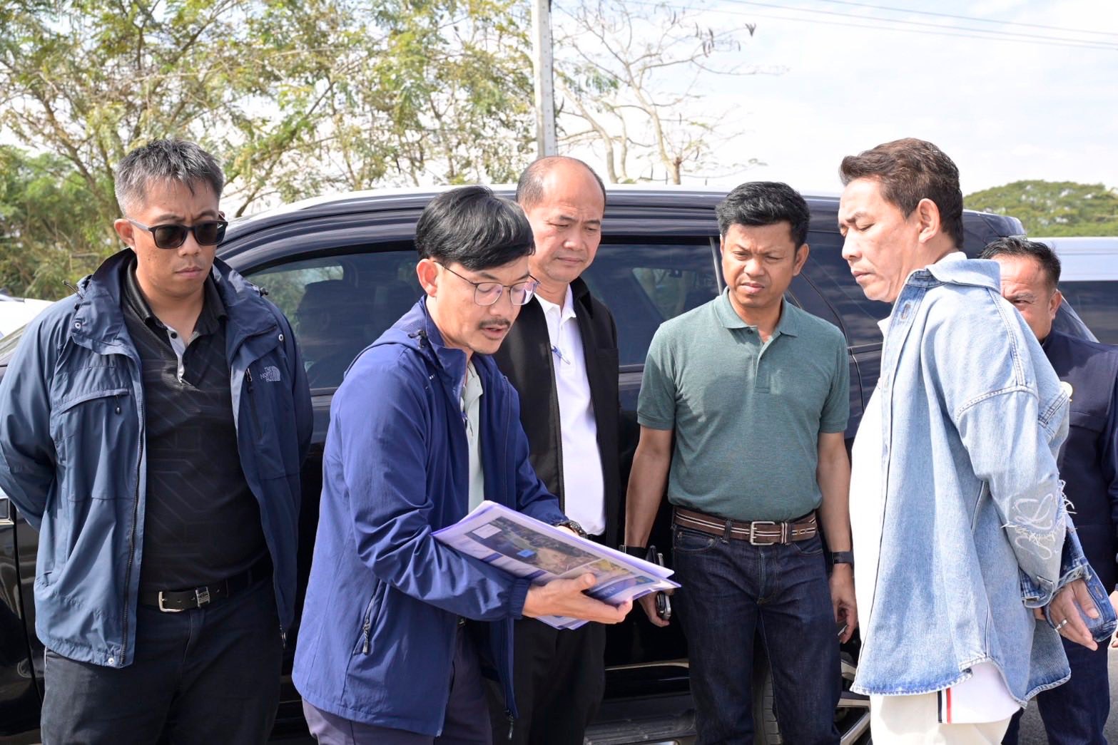 อธิบดีกรมชลประทาน ประชุมเร่งรัดงานก่อสร้างถนนรอบกว๊านพะเยา จังหวัดพะเยา 3 607165323 1282166777291257 2313011757096283470 n