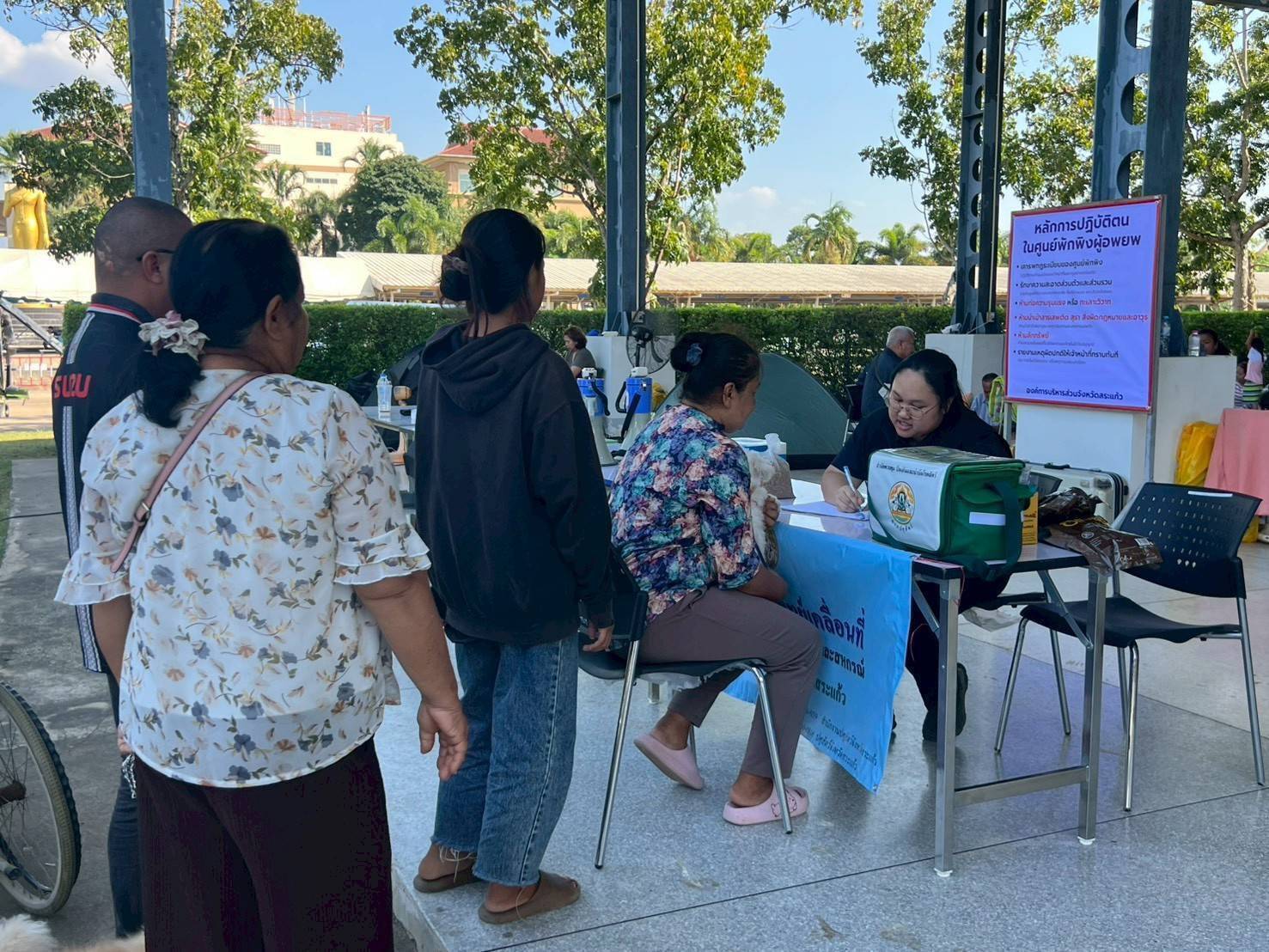 กรมปศุสัตว์ เร่งส่งหญ้าแห้ง อาหารสัตว์ เวชภัณฑ์และทีมสัตวแพทย์ช่วยเกษตรกรชายแดนไทย–กัมพูชา ต่อเนื่อง 10 672651