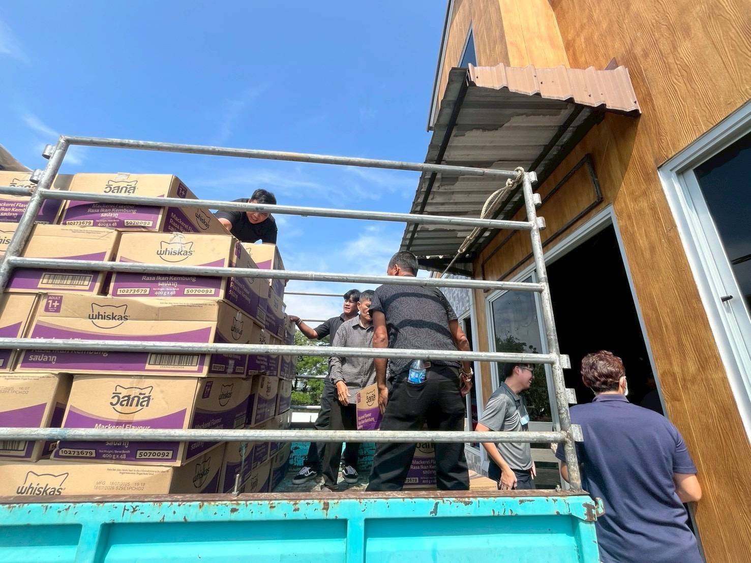 กรมปศุสัตว์ เร่งส่งหญ้าแห้ง อาหารสัตว์ เวชภัณฑ์และทีมสัตวแพทย์ช่วยเกษตรกรชายแดนไทย–กัมพูชา ต่อเนื่อง 16 672657