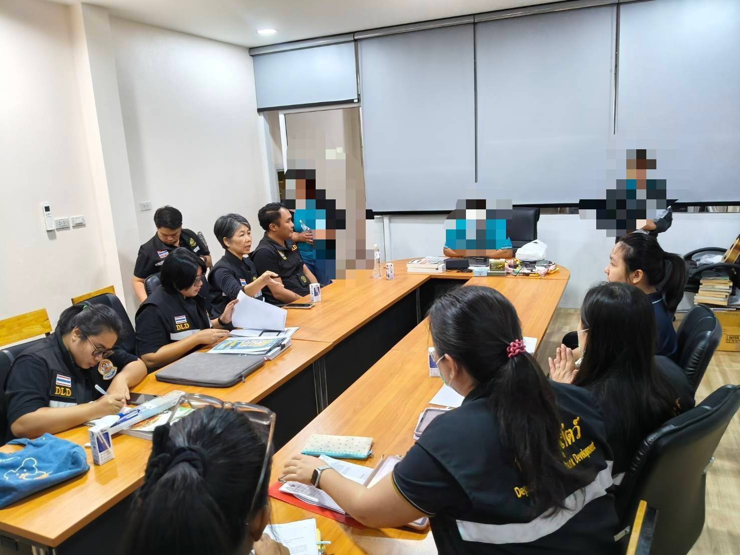 ปศุสัตว์เข้ม ขยายผลจับอาหารสัตว์เถื่อน “ราชบุรี” พบโรงงานผลิตไม่ขึ้นทะเบียน พร้อมดำเนินคดีตามกฎหมาย 4 674196