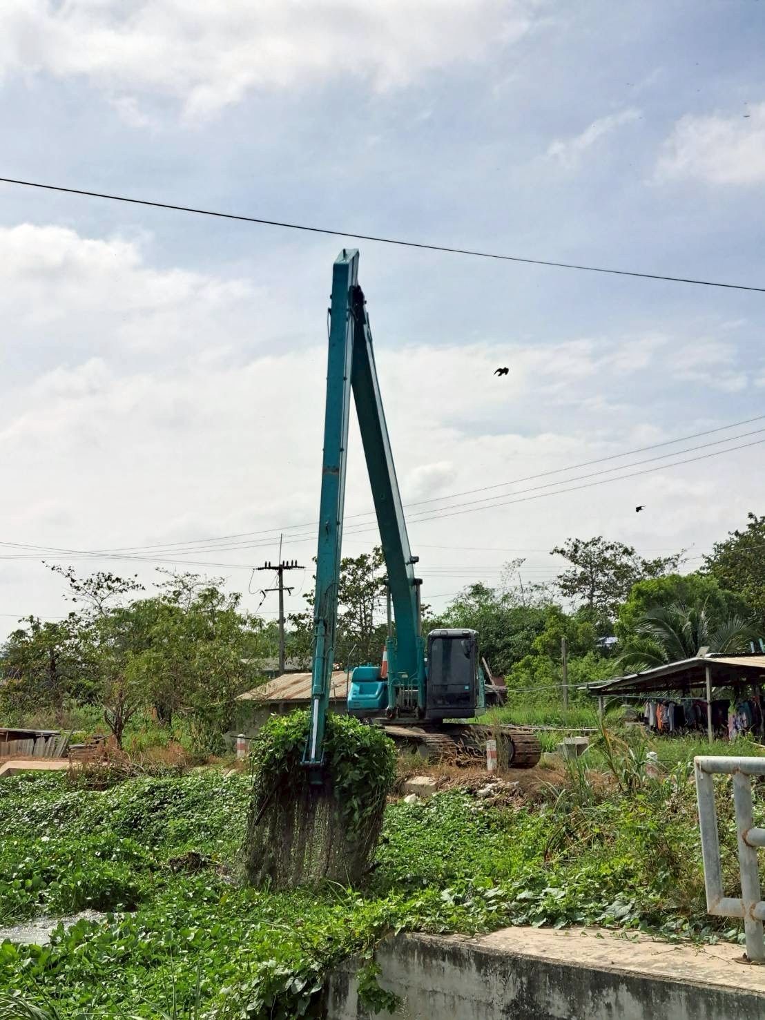 ทำไม่พัก ชป.เดินหน้าต่อเนื่อง ลุยกำจัดผักตบ–ติดตั้งเครื่องสูบน้ำ 3 984809