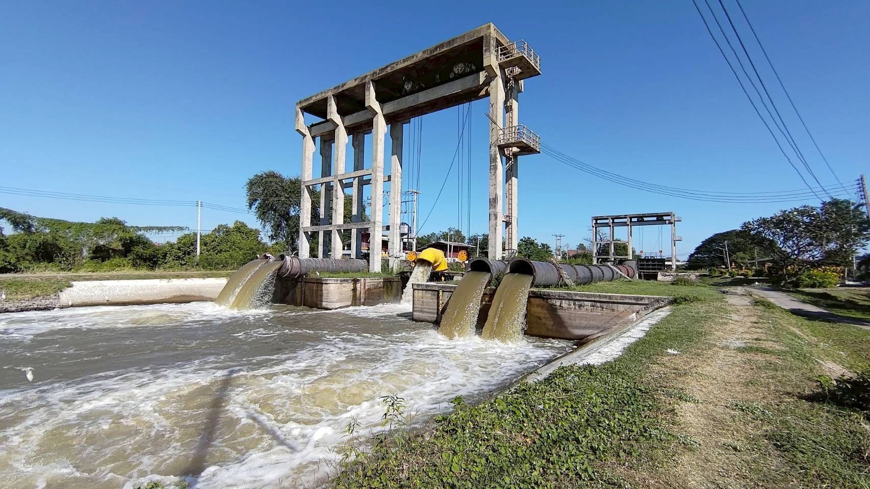 กรมชลฯ เร่งระบายน้ำลดผลกระทบภาคกลาง / เดินหน้าส่งน้ำฤดูแล้งให้เกษตรกร 5 985517