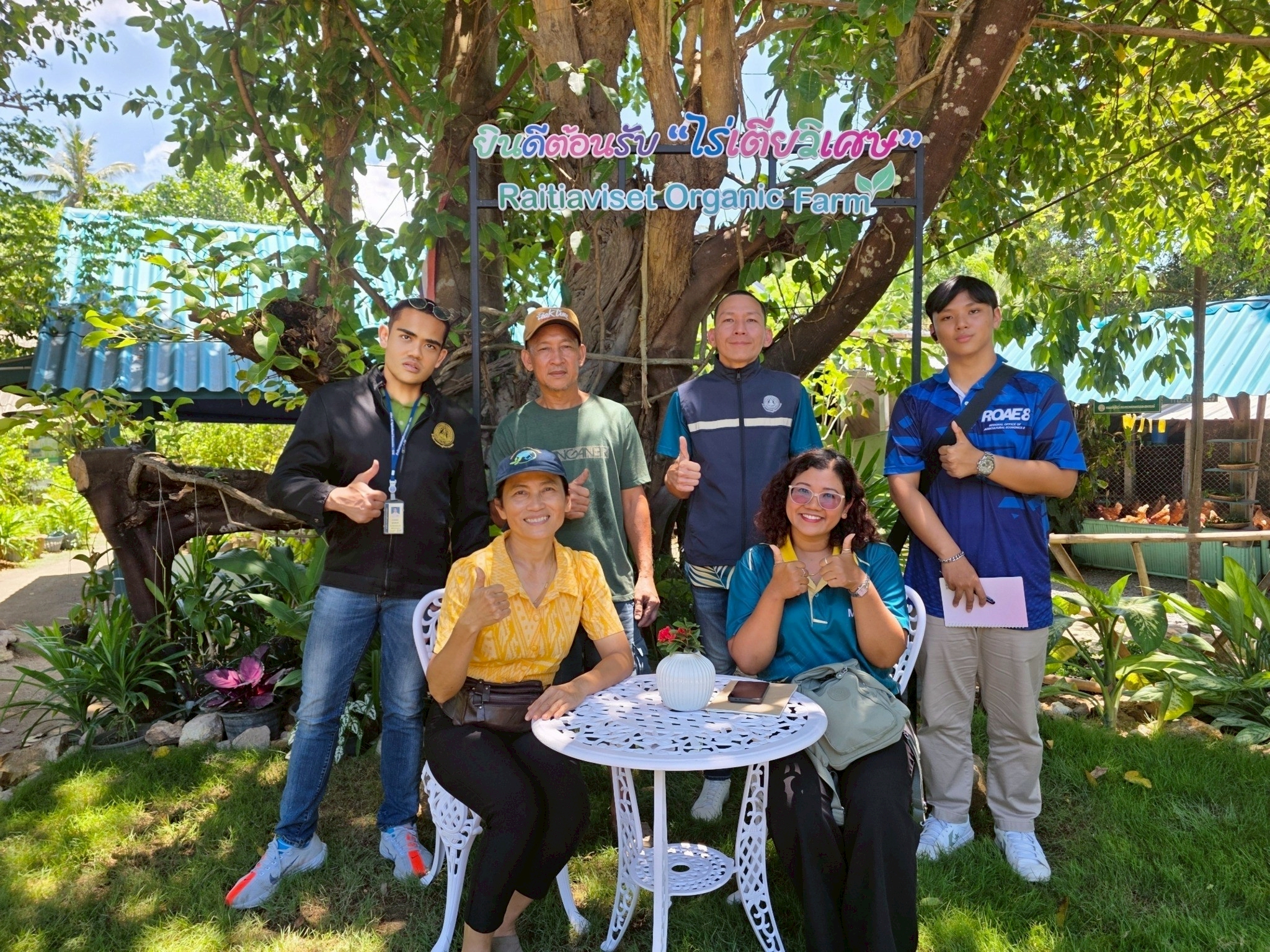 สศก. ชูโมเดล “ไร่เตียวิเศษ” เกาะพะงัน ธุรกิจเกษตรอินทรีย์แบบ Demand-led ใช้ Zero Waste ยกระดับผลิตภาพ ลดต้นทุน 36% สร้างรายได้ 1.28 ล้านบาท/ปีเสริมเสถียรภาพการเงินด้วยรายได้หลายทาง 15 LINE ALBUM เตียวิเศษ 251219 18 0