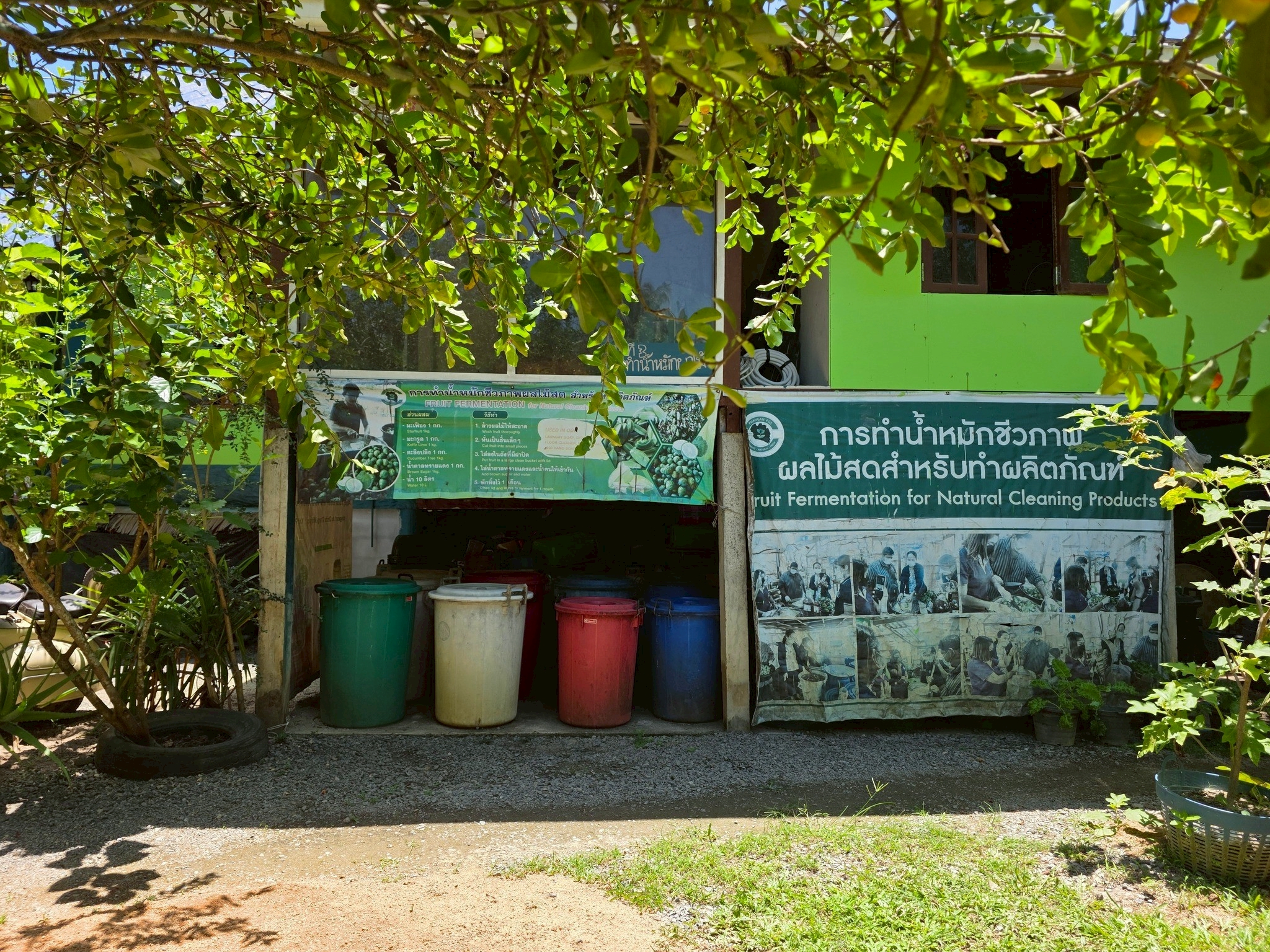 สศก. ชูโมเดล “ไร่เตียวิเศษ” เกาะพะงัน ธุรกิจเกษตรอินทรีย์แบบ Demand-led ใช้ Zero Waste ยกระดับผลิตภาพ ลดต้นทุน 36% สร้างรายได้ 1.28 ล้านบาท/ปีเสริมเสถียรภาพการเงินด้วยรายได้หลายทาง 6 LINE ALBUM เตียวิเศษ 251219 3 0